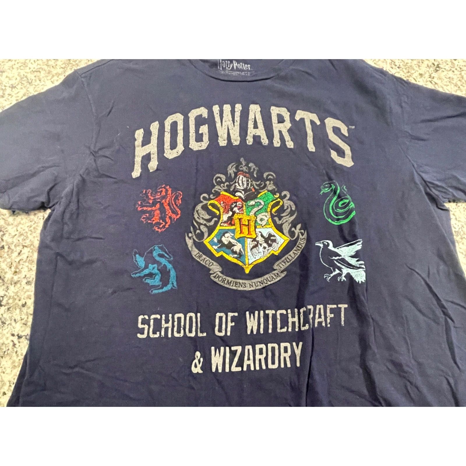 Vintage Harry Potter HOGWARTS School Of Witchcraft & Wizardry Men’s T-shirt Sz XXL Blue Movie Mens Size US XXL / EU 58 / 5 - 2 Thumbnail