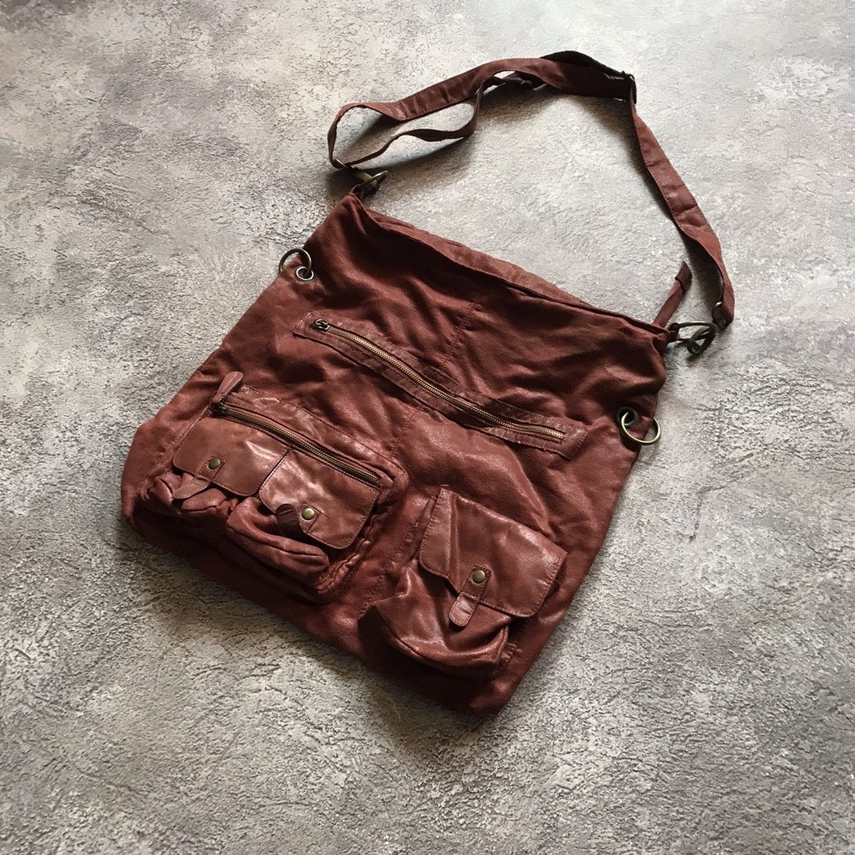 Vintage Vintage 90s Crossbody Bag Distressed Burgundy Y2K Streetwear Size ONE SIZE - 2 Thumbnail