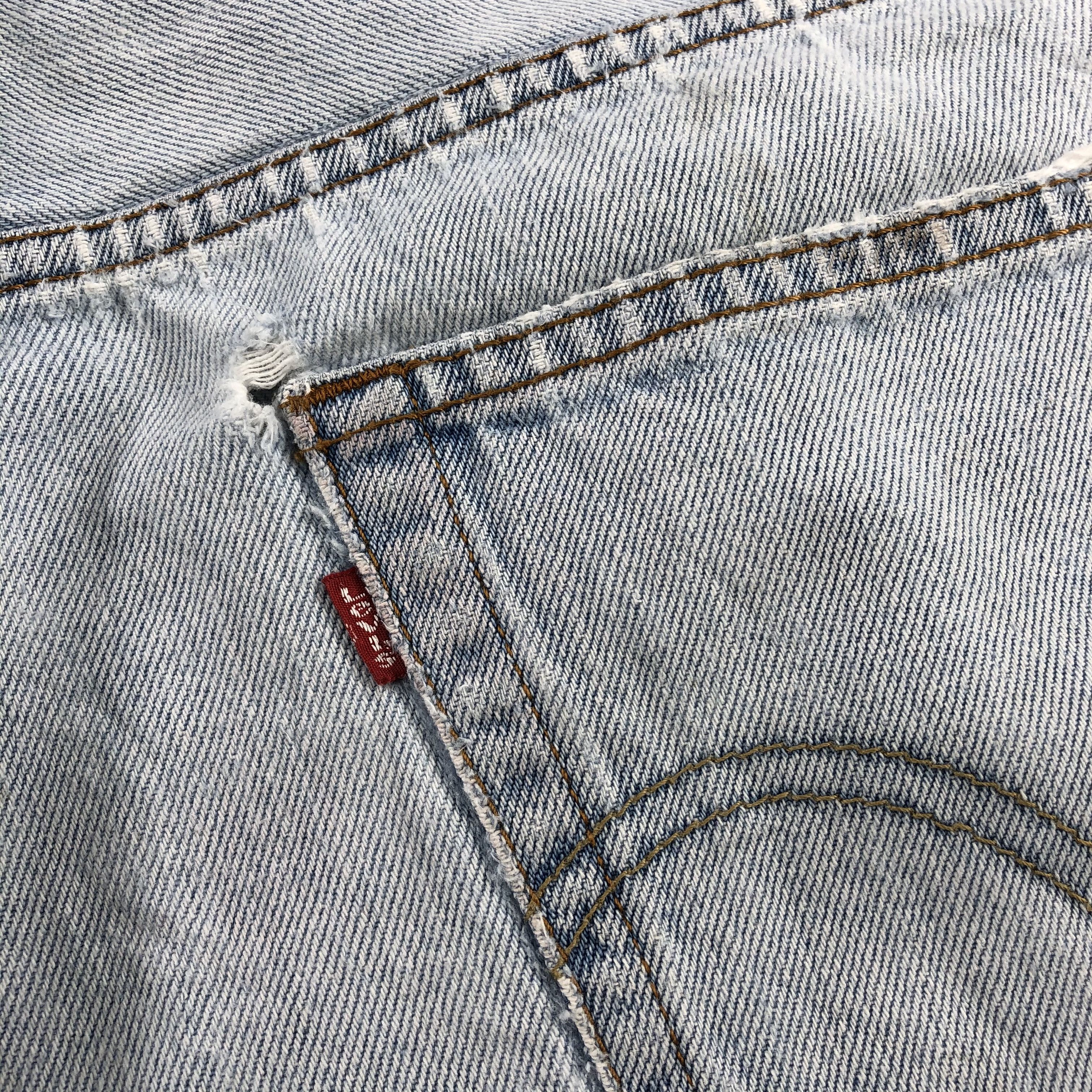 Levi's × Vintage Vintage Light Wash Levis 505 Jeans-JM2693 Size US 35 - 7 Thumbnail