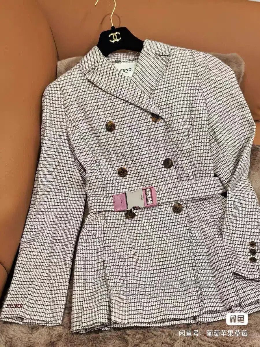Fendi Fendi Pink Houndstooth Cinched Waist Jacket. Size S / US 4 / IT 40 - 1 Thumbnail