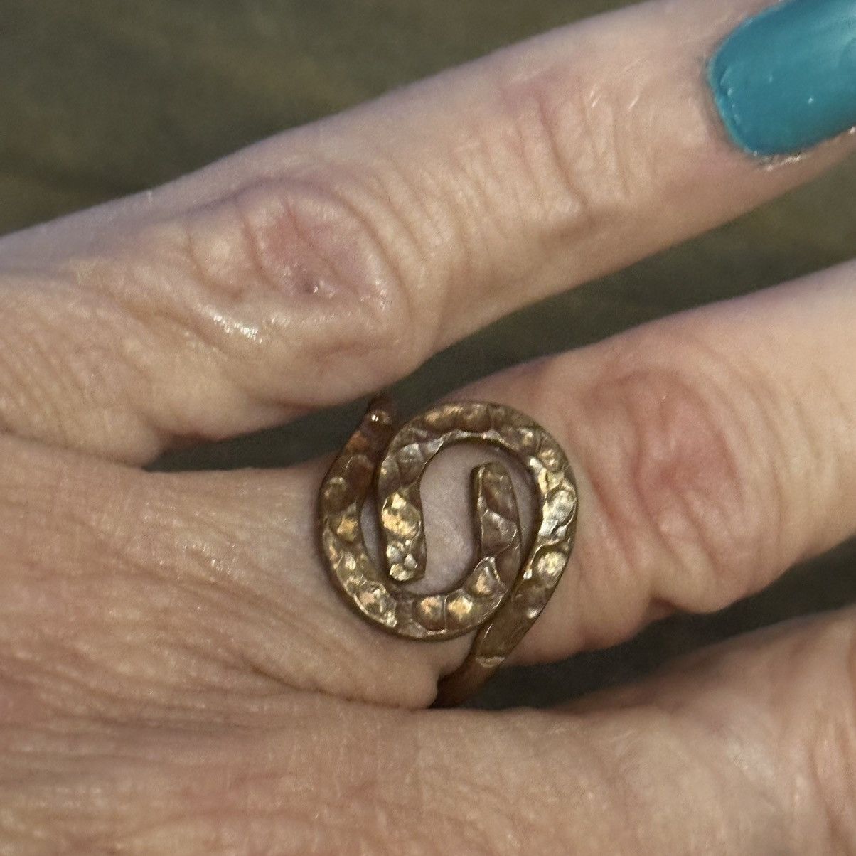 Vintage Vintage copper hammered swirl ring Size ONE SIZE - 4 Thumbnail