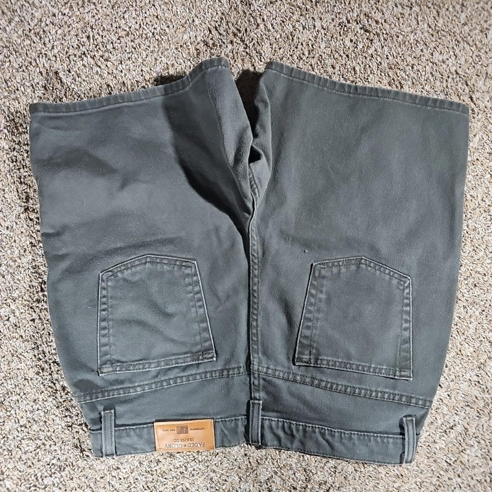 Faded Glory Faded Glory Relaxed Fit Sz 12 Green Gray Shorts Size US 32 / EU 48 - 5 Thumbnail