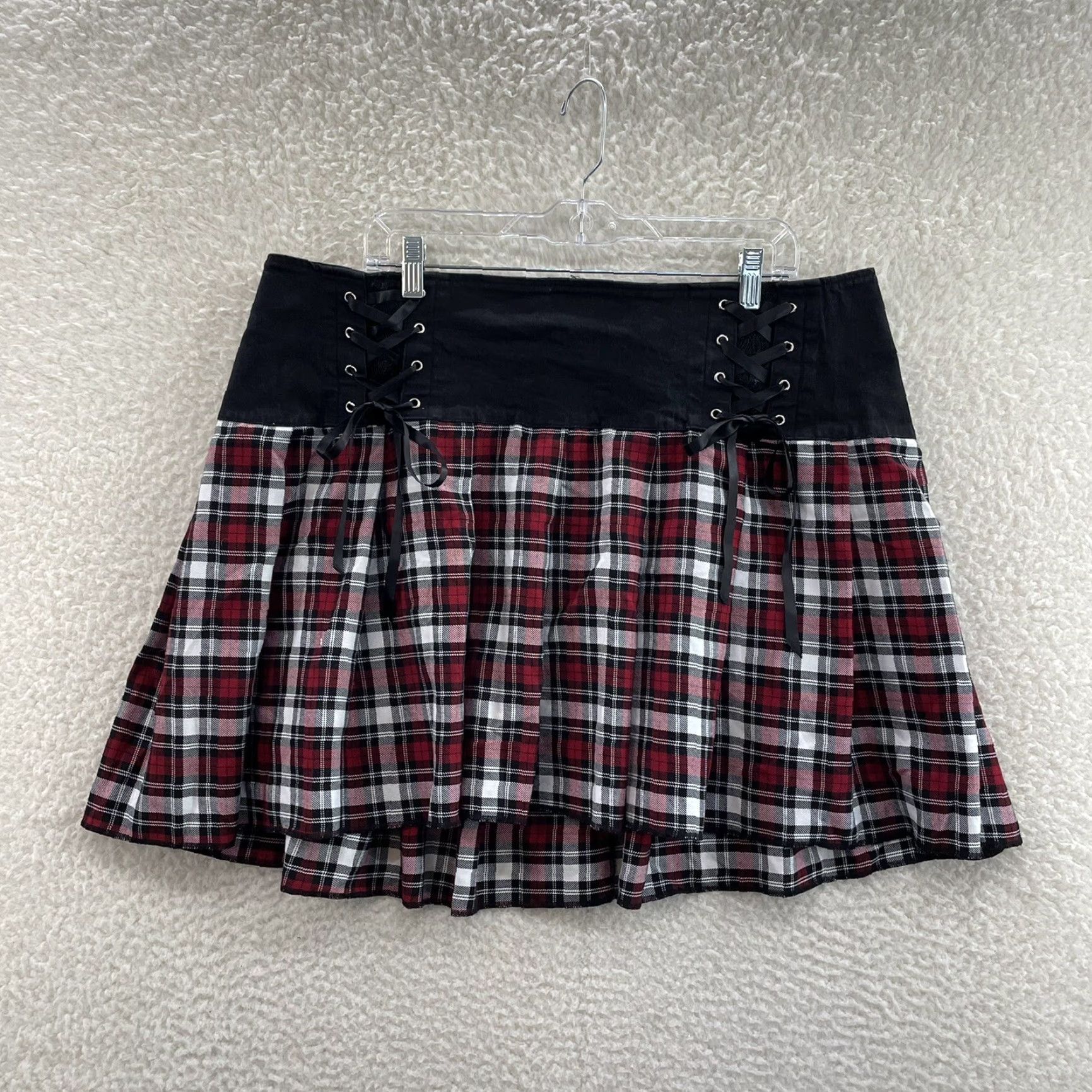 Tripp NYC VINTAGE Tripp NYC Plus Size Pleated Mini Skirt 20 Red Plaid Goth Punk Cyber Womens Size 42" / US 20 - 2 Thumbnail