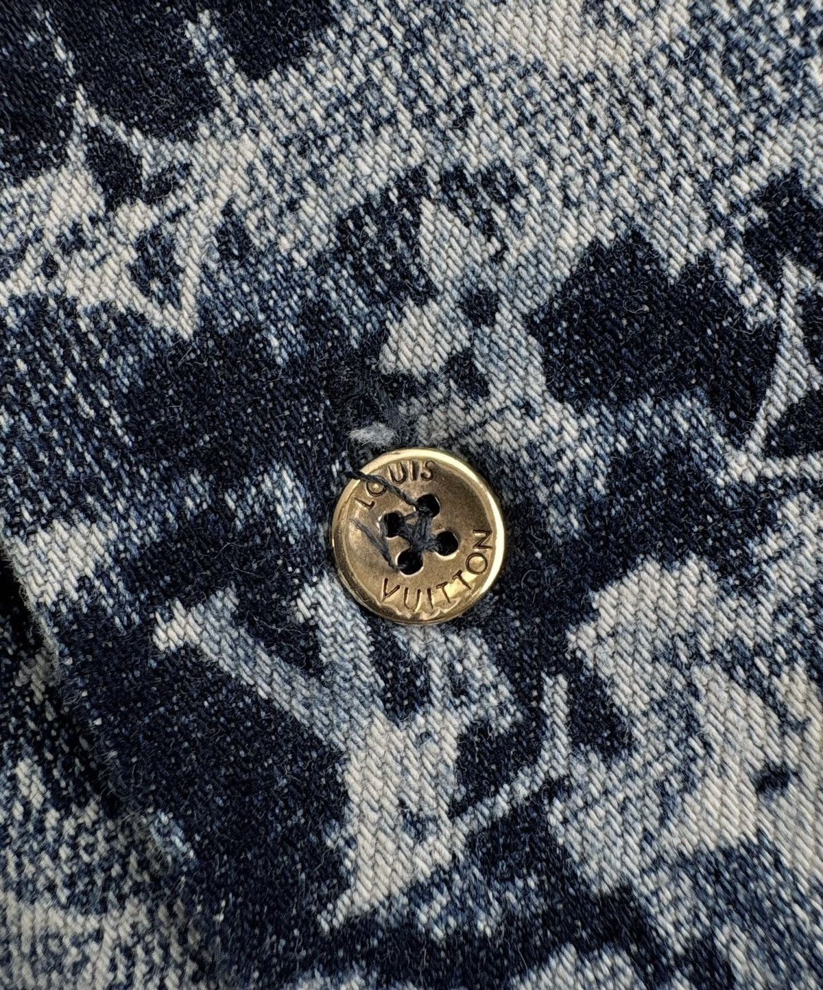 Louis Vuitton Louis Vuitton L Tapestry Short Sleeves Denim Shirt Monogram Size US L / EU 52-54 / 3 - 5 Thumbnail