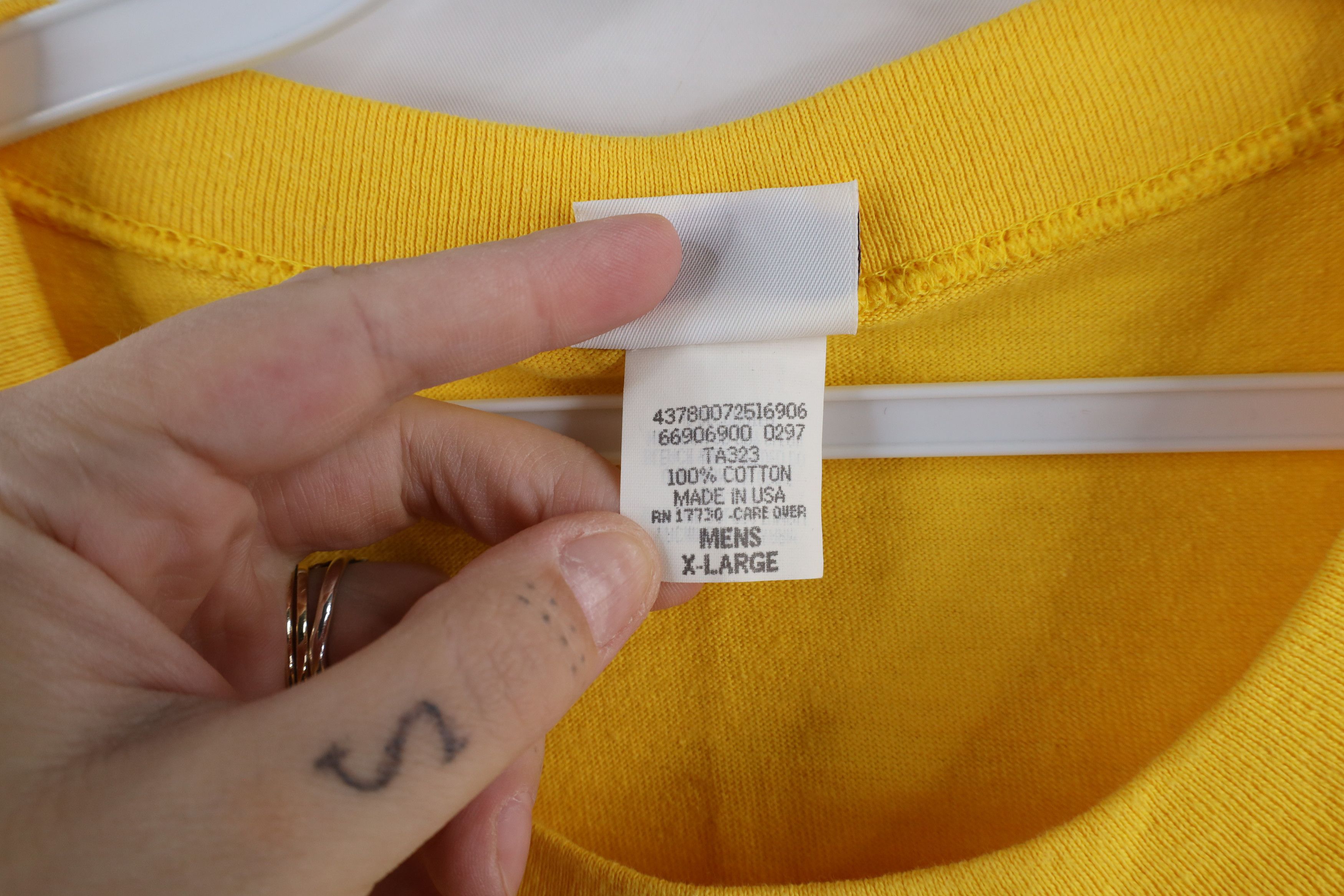 Vintage Vintage 90s Streetwear Sleeveless Muscle T-Shirt Yellow USA Size US XL / EU 56 / 4 - 6 Thumbnail