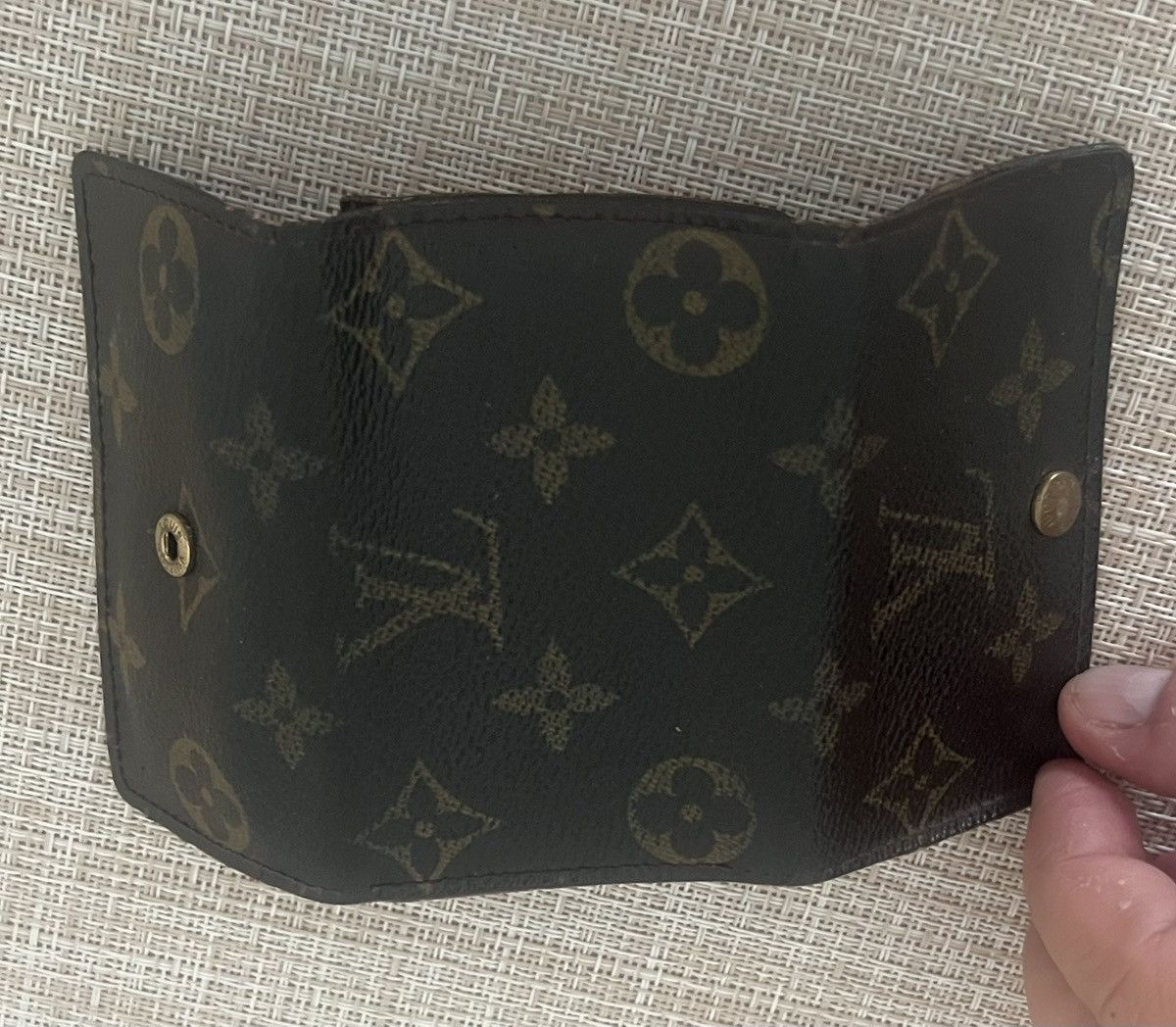 Louis Vuitton Pre Loved Authentic Louis Vuitton Monogram Key Holder Size ONE SIZE - 6 Thumbnail