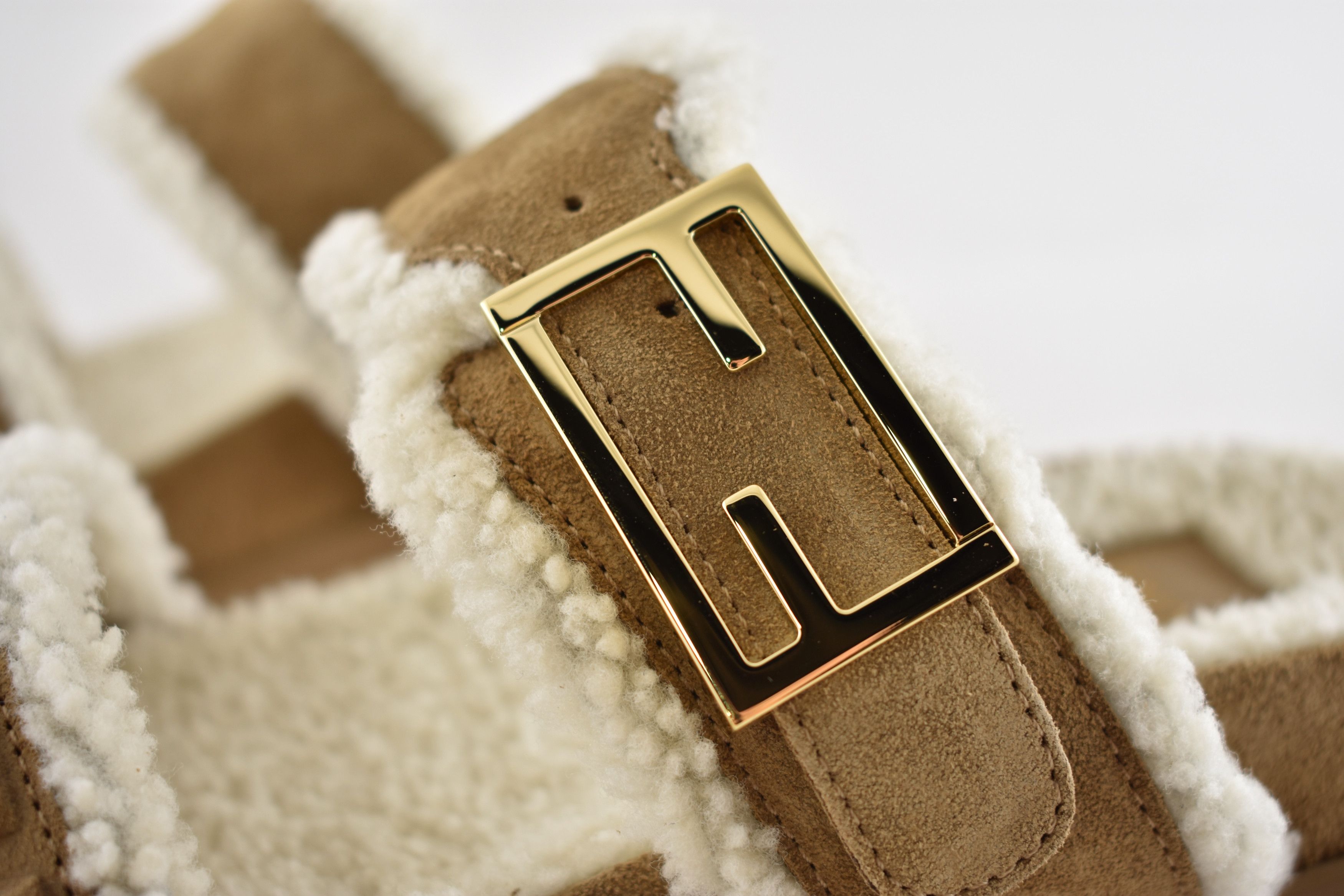 Fendi Fendi Feel Slide Shearling Fur Logo FF Mule Flat Sandal 37 Size US 7 / IT 37 - 17 Thumbnail