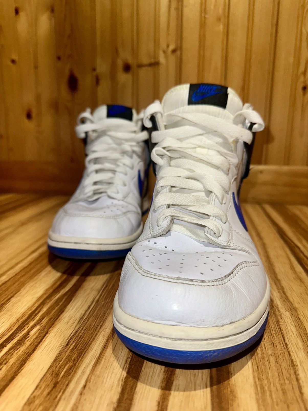 Nike 2008 Nike White Black and Blue Accents Size 9 Size US 9 / EU 42 - 4 Thumbnail