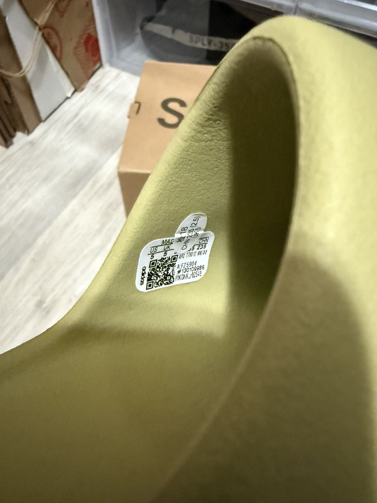 Adidas × Kanye West Adidas Yeezy Slide Resin 2022 Size US 5 / EU 37 - 8 Thumbnail