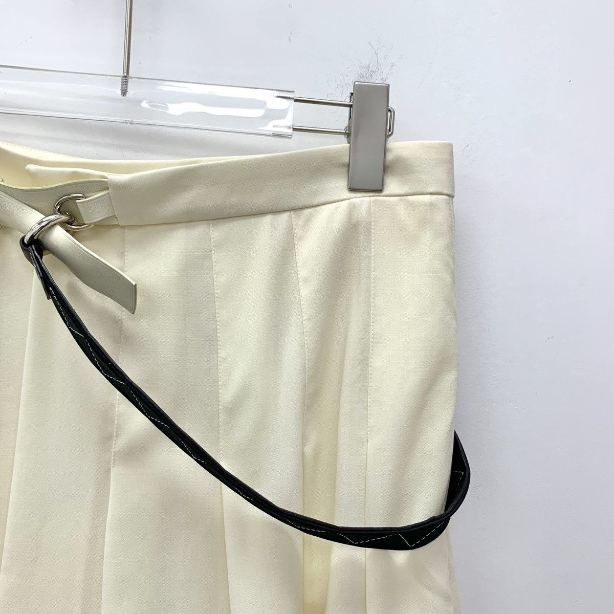 Louis Vuitton Louis Vuitton Beige Beaded Casual Pleated Mini Skirt K26WX Size 27" / US 4 / IT 40 - 3 Thumbnail