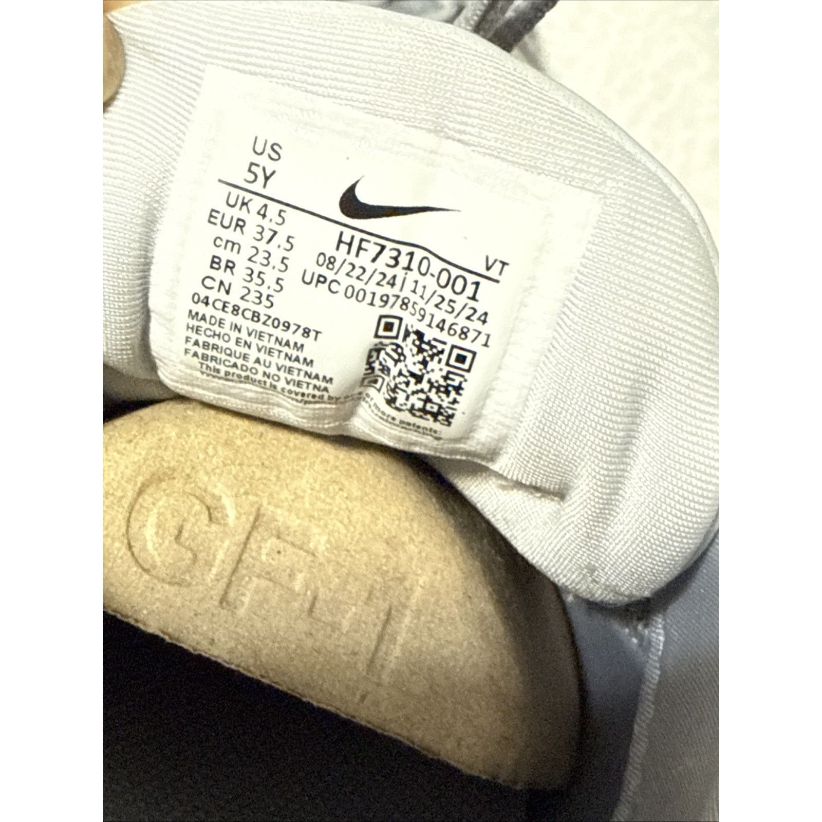 Nike Nike AirMax GN8 Size 5y (GS) Wolf grey/Metallic Silver Size US 5 / EU 37 - 6 Thumbnail