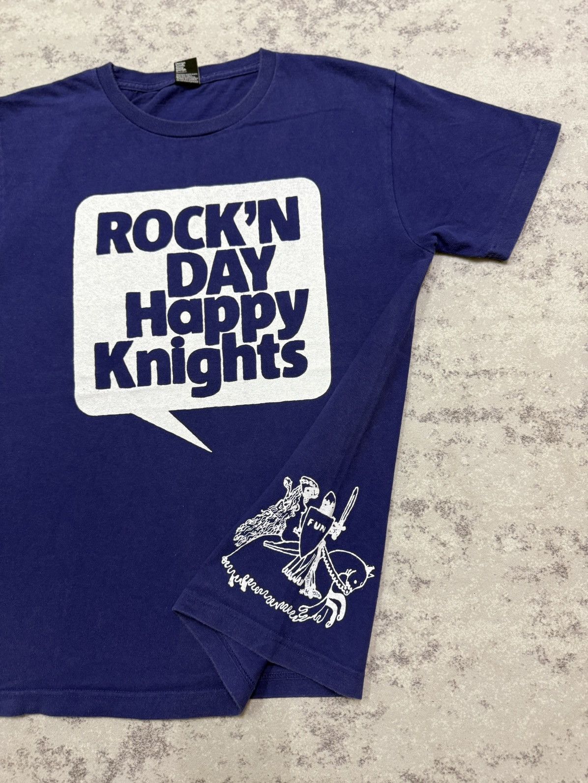 Vintage Design Tshirt Store Graniph Rock’N Day Happy Knight Biglogo Size US S / EU 44-46 / 1 - 3 Thumbnail