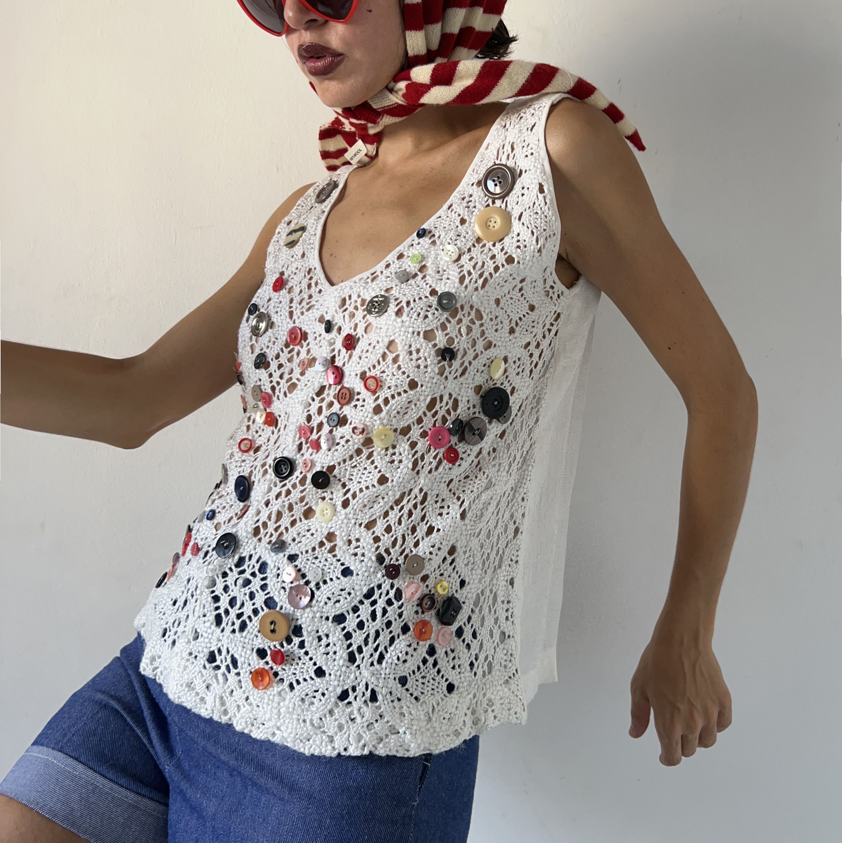 Custommade Vintage white crochet button appliqué tank top Size M / US 6-8 / IT 42-44 - 6 Thumbnail