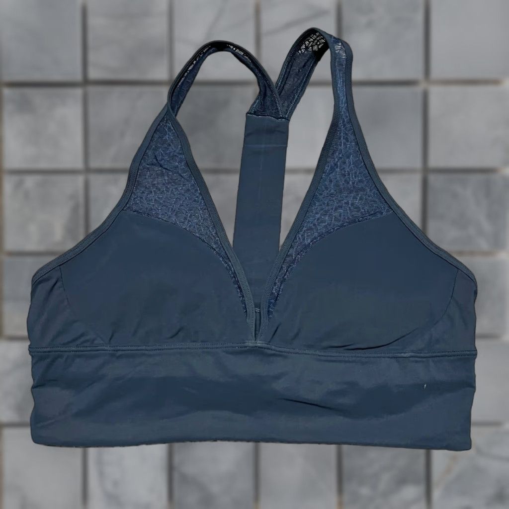 Lululemon Lululemon Sports Bra Womens 8 Twist & Train Bra Blue M Bralette Shirt? Size ONE SIZE - 1 Thumbnail