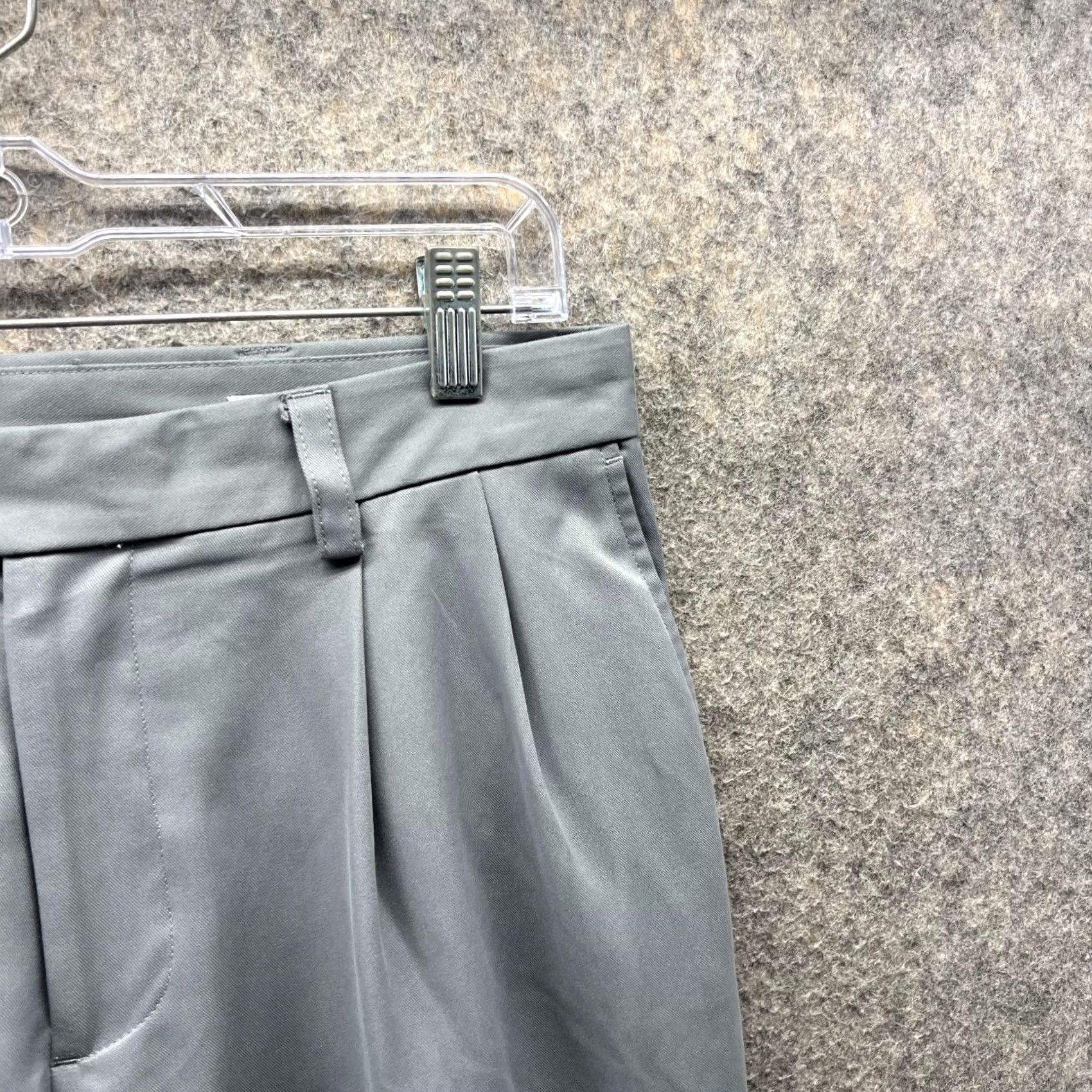 Izod Izod Pants Men 33x30 Gray Chino Pleated Regular Rise Vintage? No (keep as is) Size US 33 - 4 Thumbnail