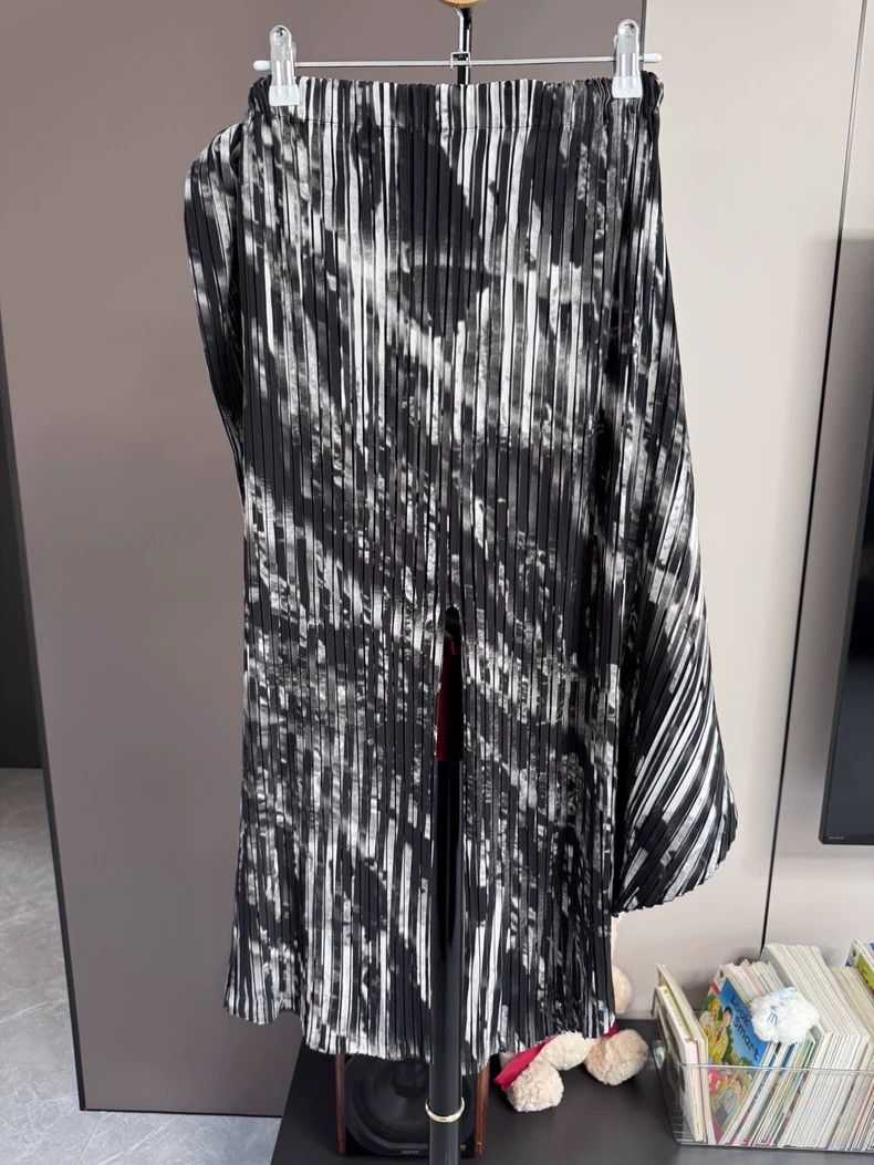 Issey Miyake Issey Miyake Black and white pleated pants Size 25" / US 0 / IT 36 - 2 Thumbnail