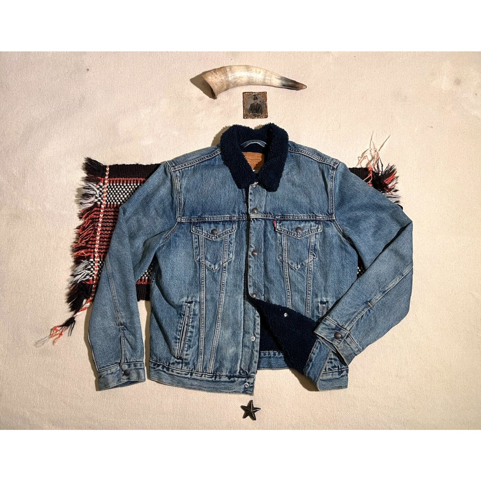Levi's Levi’s Premium Trucker Jacket L Mens Blue Denim 48 in 2018 BigE Sherpa Fleece Vintage 90s Hipster Classic Outdoor Winter Autumn Spring jacket Size US L / EU 52-54 / 3 - 2 Thumbnail