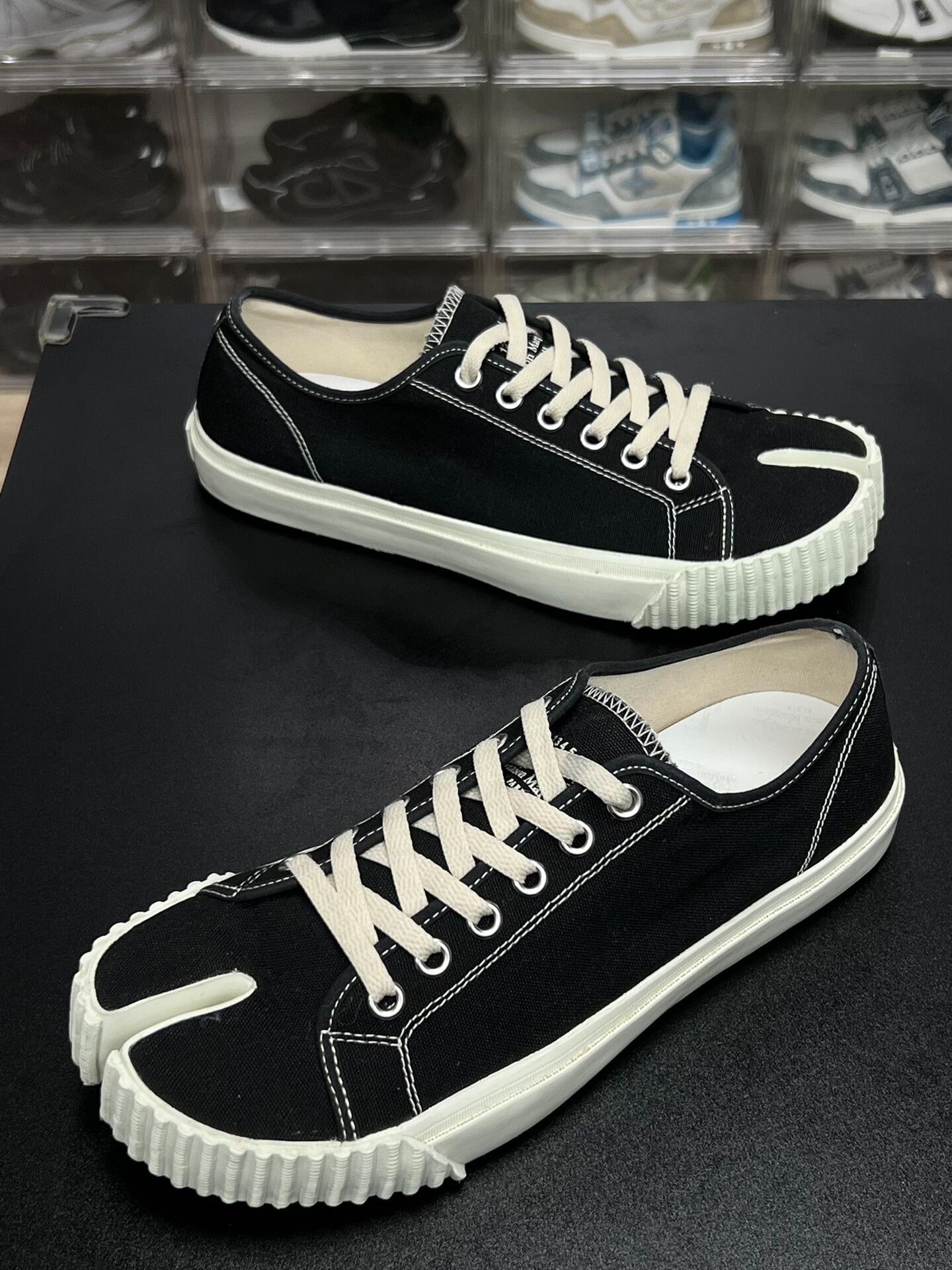 Maison Margiela Maison Margiela Black Lowtop Sneakers 9.5 Men Size US 9.5 / EU 42-43 - 1 Thumbnail