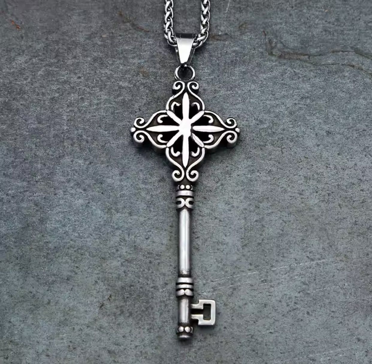 Jewelry Large Size Vintage Key Necklace Size ONE SIZE - 4 Thumbnail