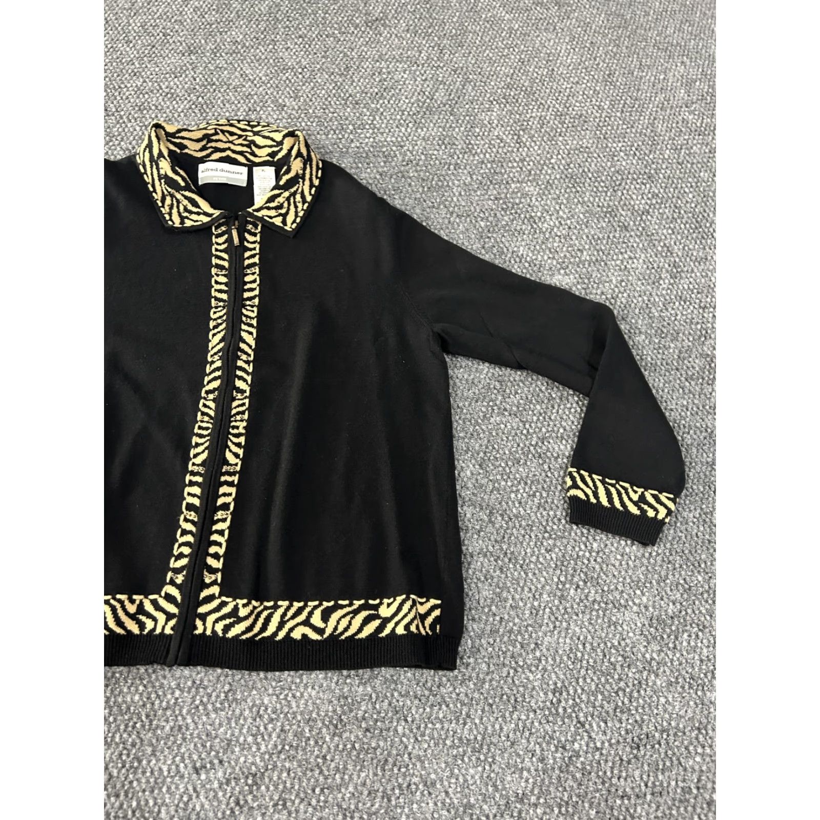 Vintage VINTAGE Alfred Dunner Cardigan Sweater Womens Petite Large Black Animal Print Zip Knit Collared Full Zip Zipper Studded 55% Cotton 45% Acrylic Womens Size L / US 10 / IT 46 - 3 Thumbnail