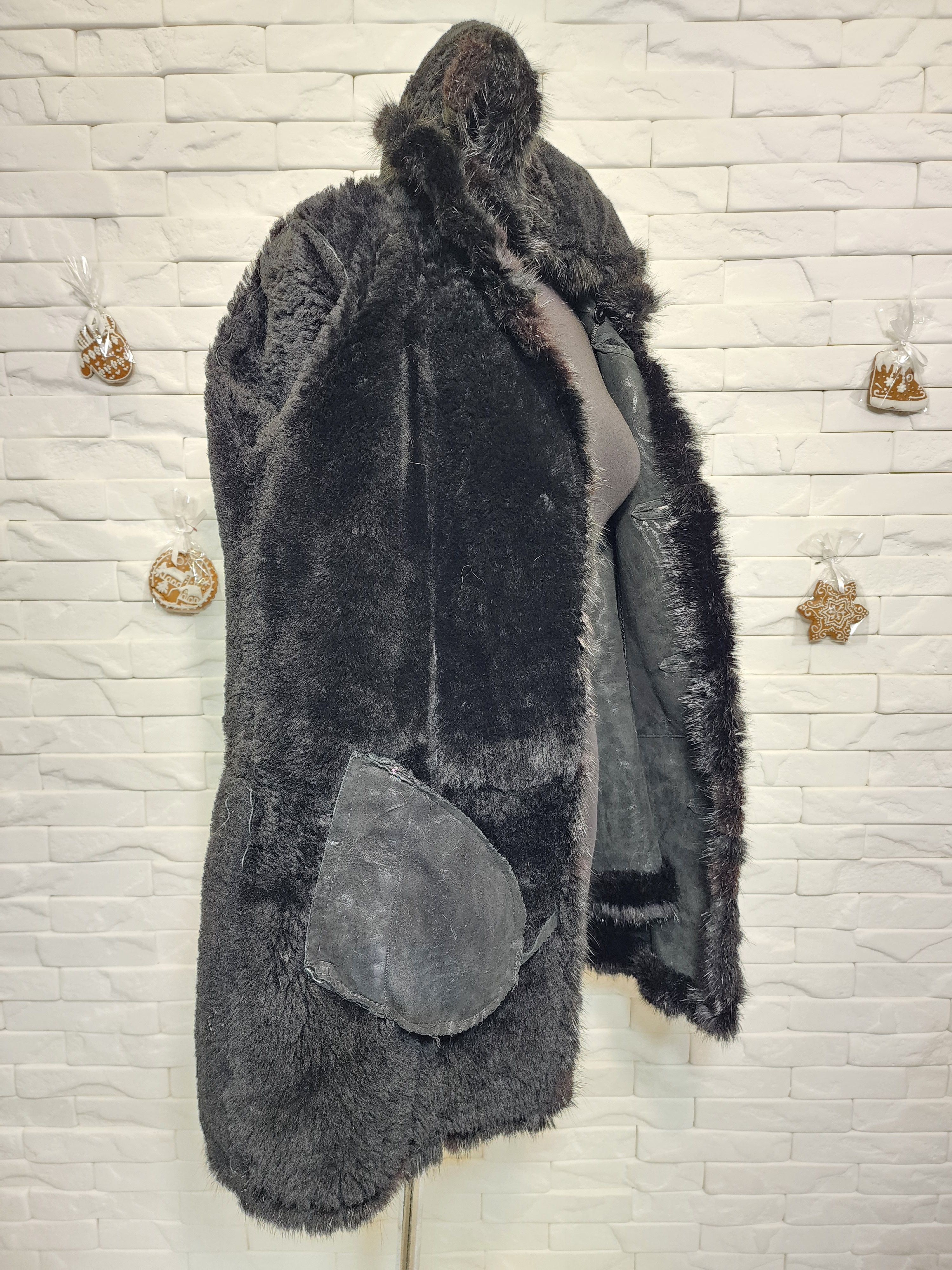 Uniqlo Black Sheepskin Coat: Women's Hooded Fur Coat , Button Front Size M / US 6-8 / IT 42-44 - 9 Thumbnail