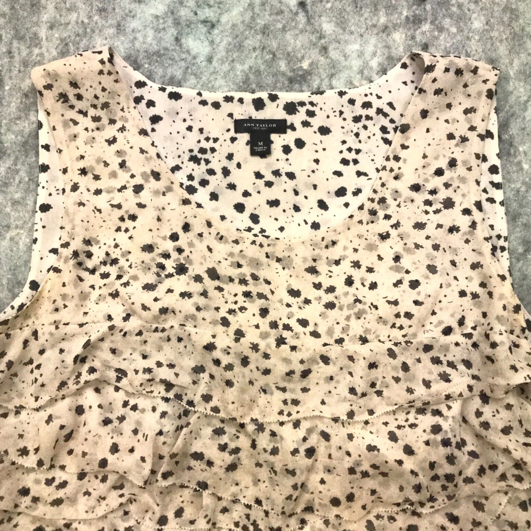 Ann Taylor VINTAGE Ann Taylor Blouse Shirt Women's Medium Tan Beige Silk Lined Sleeveless Round Neck Pullover Casual Party/Cocktail Travel Regular Womens Size M / US 6-8 / IT 42-44 - 3 Thumbnail