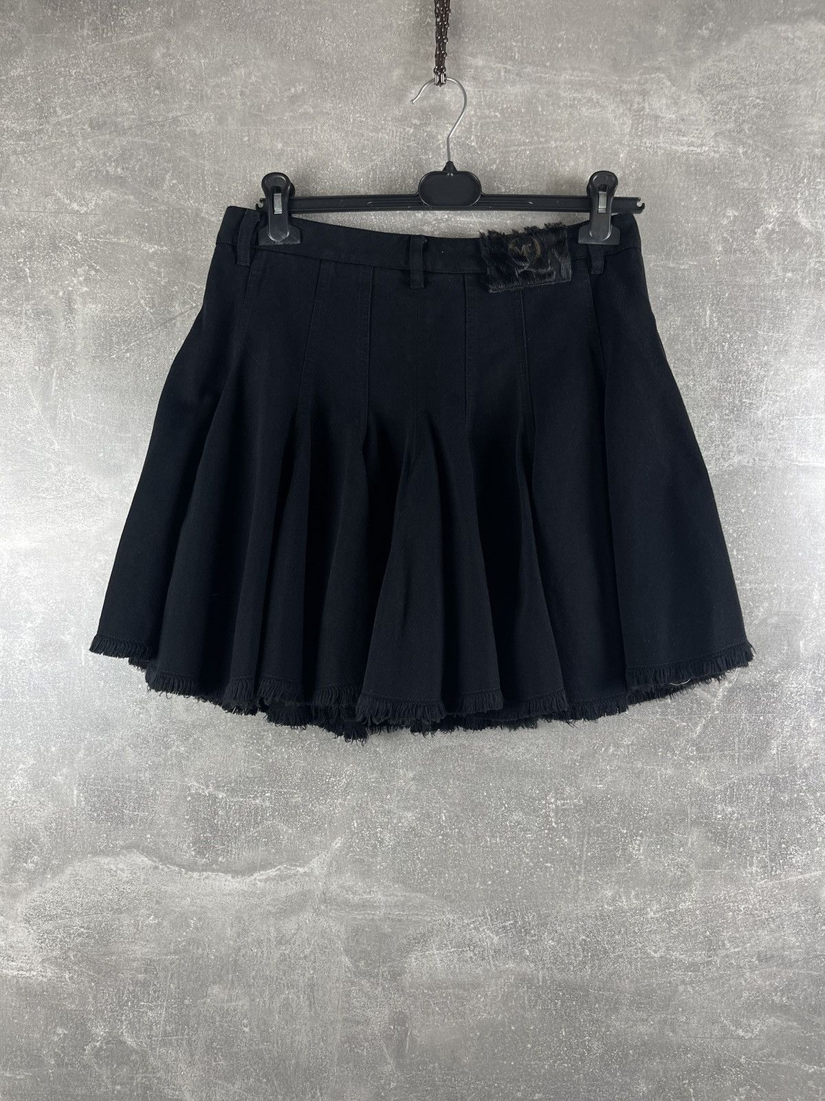 Alexander McQueen MCQ Alexander McQueen Archives Black Pleated Mini Skirt Size 30" / US 8 / IT 44 - 2 Thumbnail