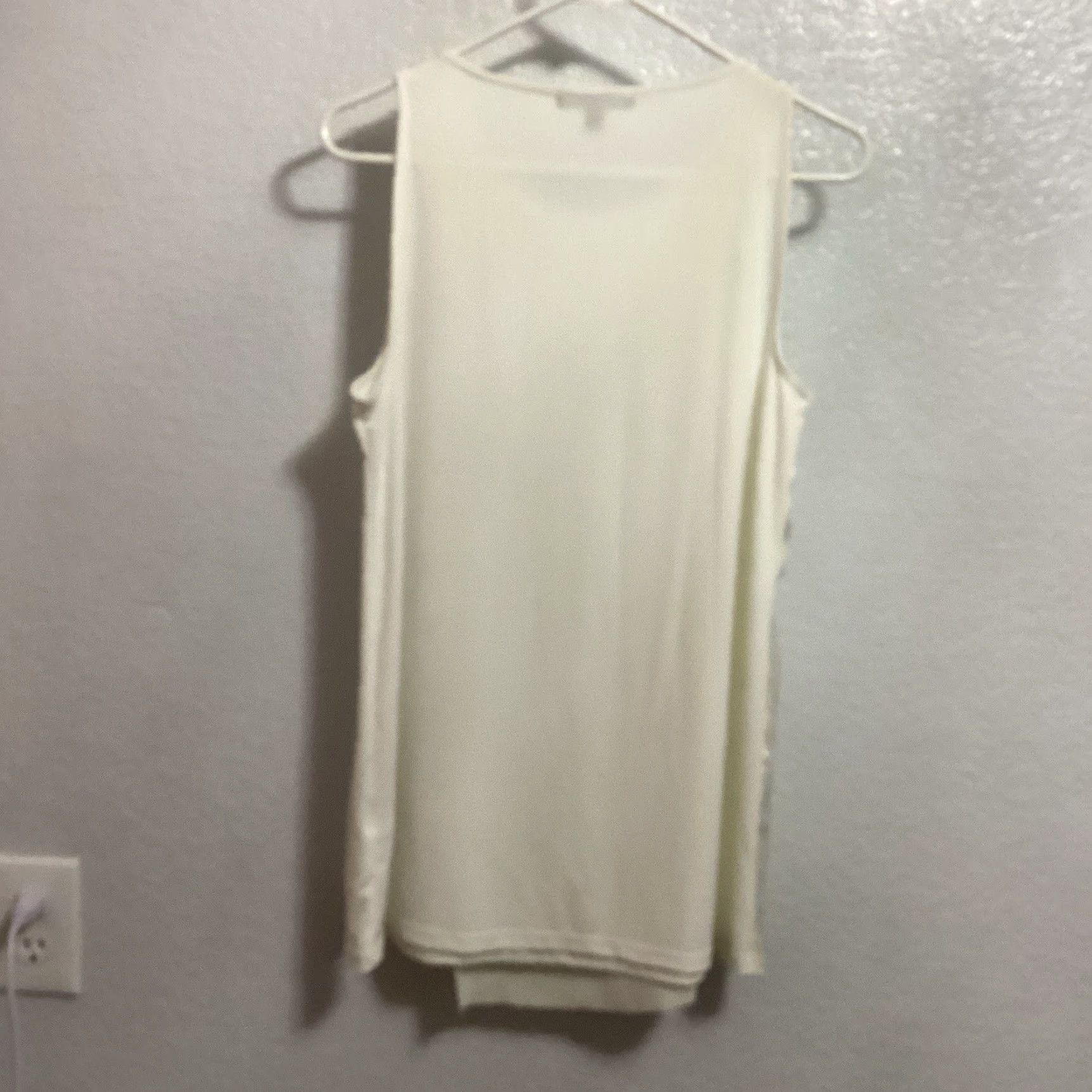 Banana Republic VINTAGE Banana Republic Top Women S Ivory Sleeveless Layered Stretch Feminine Minimalist Size S / US 4 / IT 40 - 2 Thumbnail