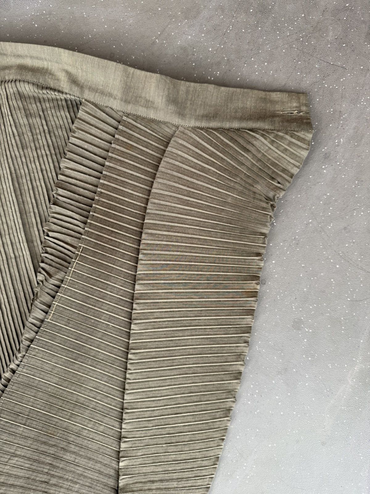 Romeo Gigli Romeo Gigli Pleated Skirt Size 28" / US 6 / IT 42 - 15 Thumbnail