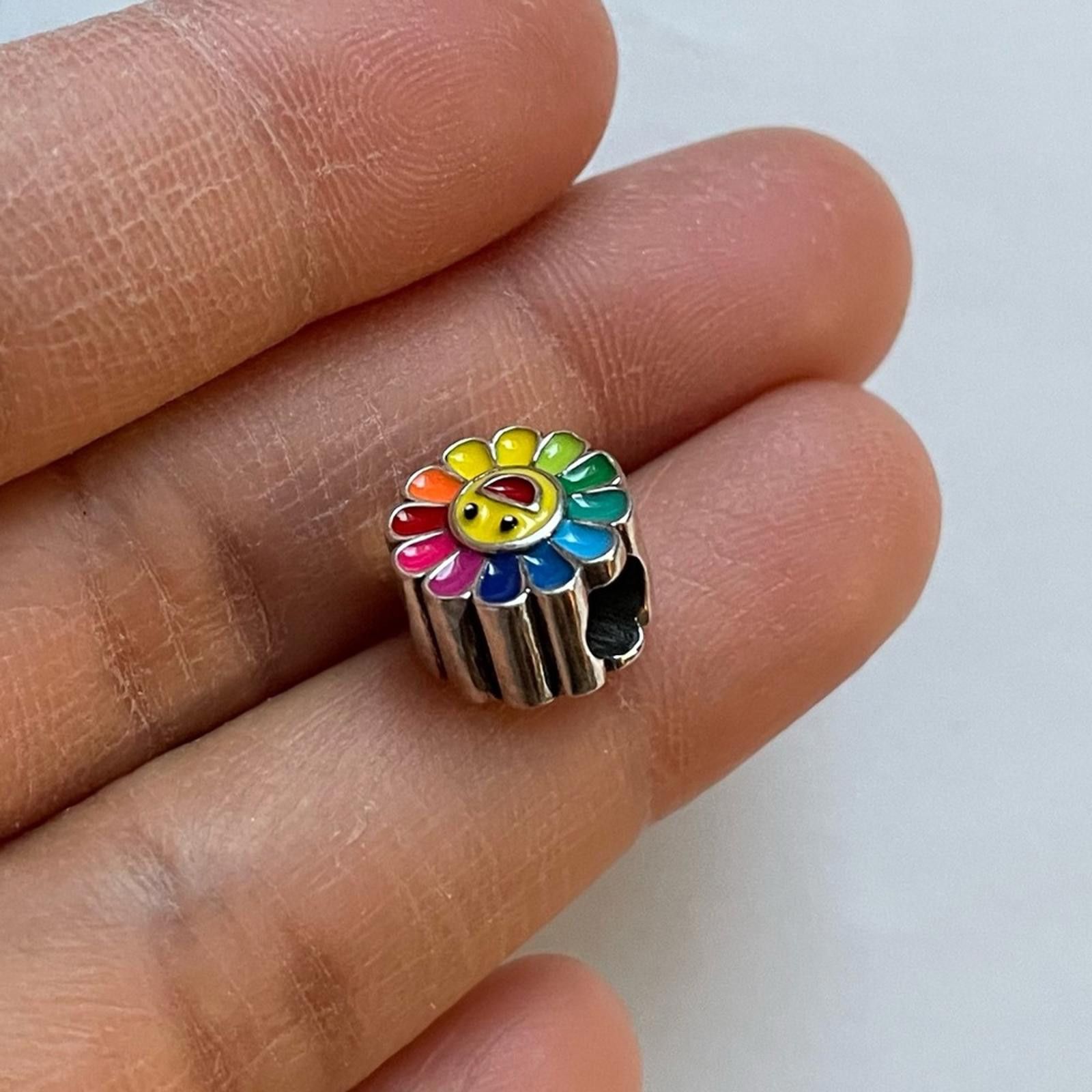 Designer NWOT Takashi Murakami flower Kaikai Kiki flower Charm Silver Size ONE SIZE - 7 Thumbnail