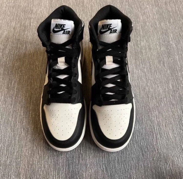 Jordan Brand Nike Air Jordan 1 Retro High OG 2014 Sz 5.5Y 555088-010 Size US 5.5 / EU 38 - 5 Thumbnail