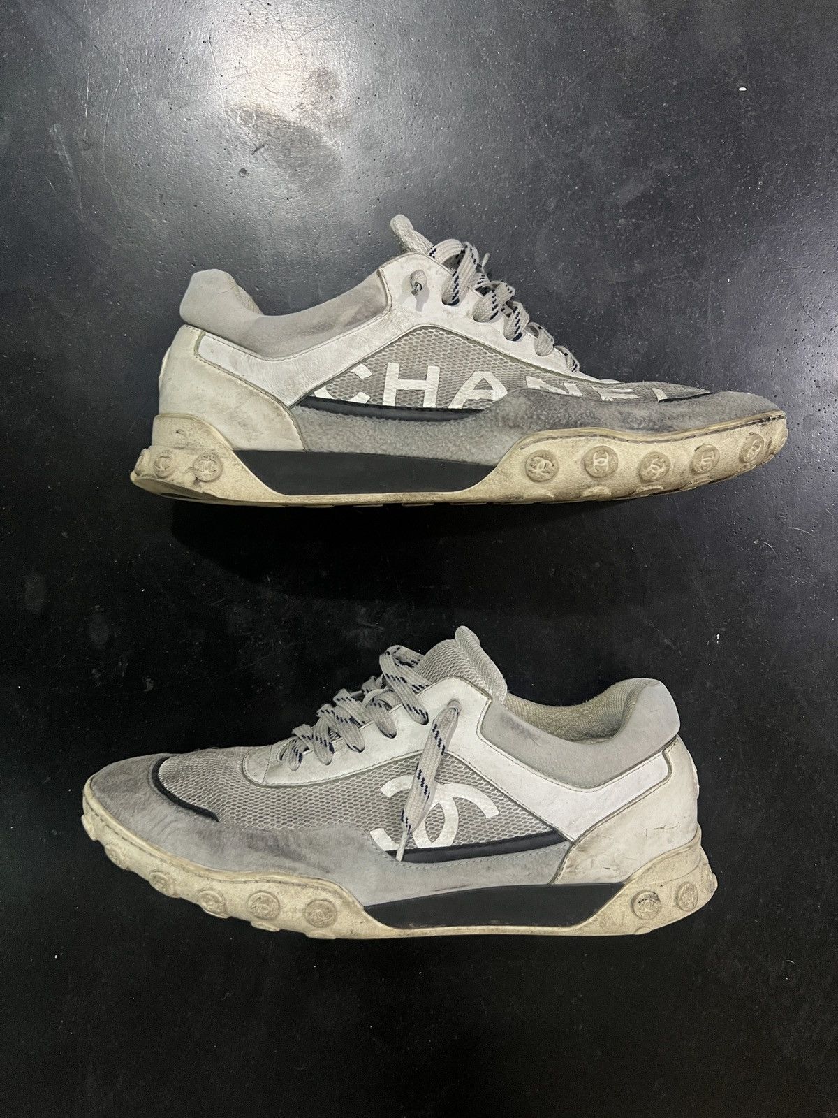【差し色のブラックが素敵☆CCロゴ】 CHANEL スニーカー All Black & Chanel Sneakers