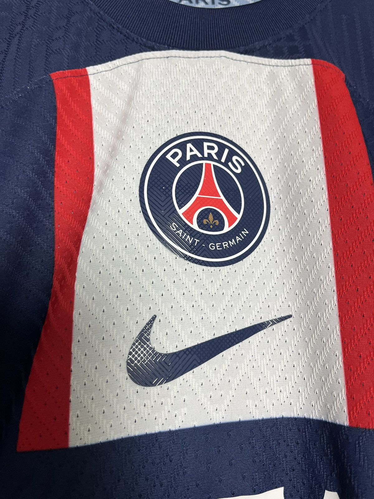 Nike AUTHENTIC NEYMAR PSG SOCCER JERSEY TSHIRT Size US S / EU 44-46 / 1 - 3 Thumbnail