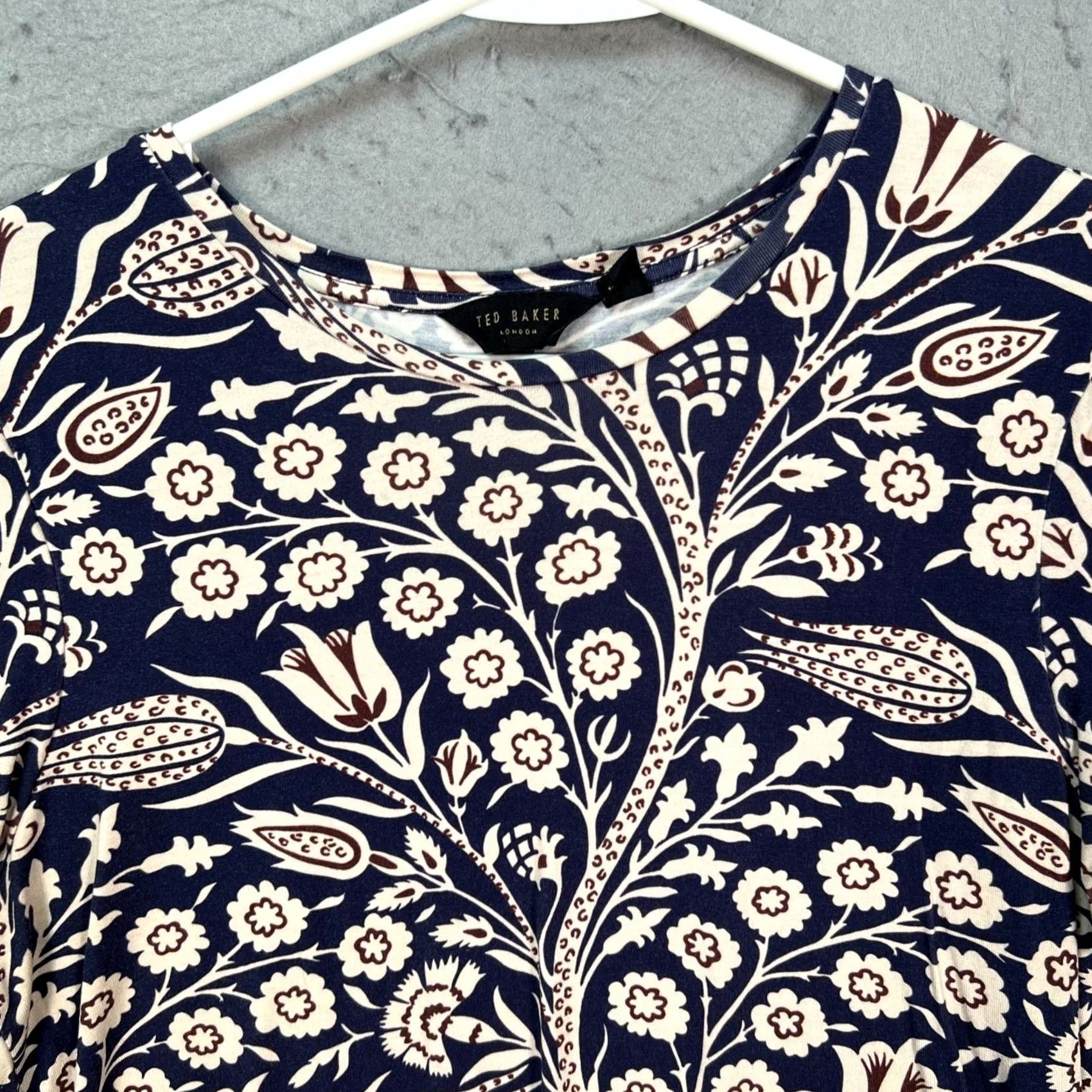 Ted Baker Ted Baker Top Womens Size 4 Navy & Beige Floral Print Short-Sleeve Size S / US 4 / IT 40 - 5 Thumbnail