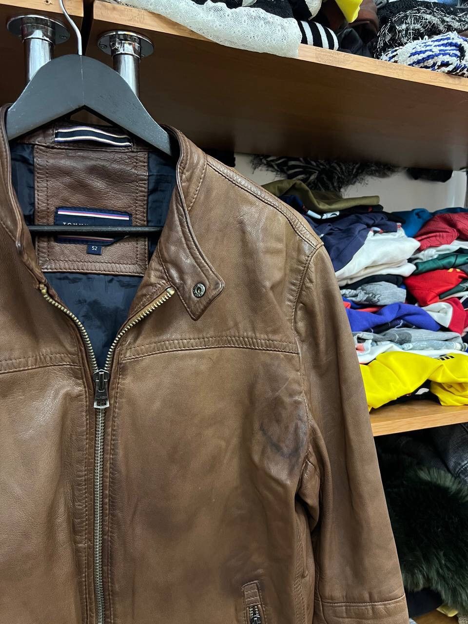Tommy Hilfiger Vintage Tommy Hilfiger Brown Leather Jacket 1990s Size US L / EU 52-54 / 3 - 3 Thumbnail