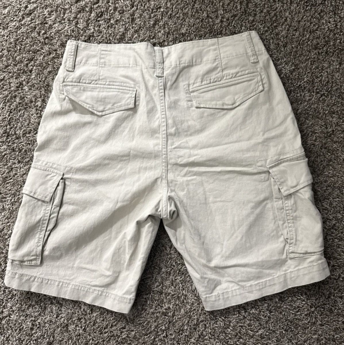 Old Navy old navy khaki cargo shorts Size US 34 / EU 50 - 2 Thumbnail