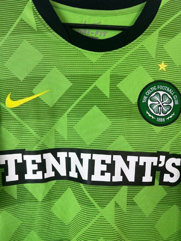 Nike CELTIC 2010 2011 AWAY FOOTBALL JERSEY NIKE 381815-304 Sz M Size US M / EU 48-50 / 2 - 2 Thumbnail