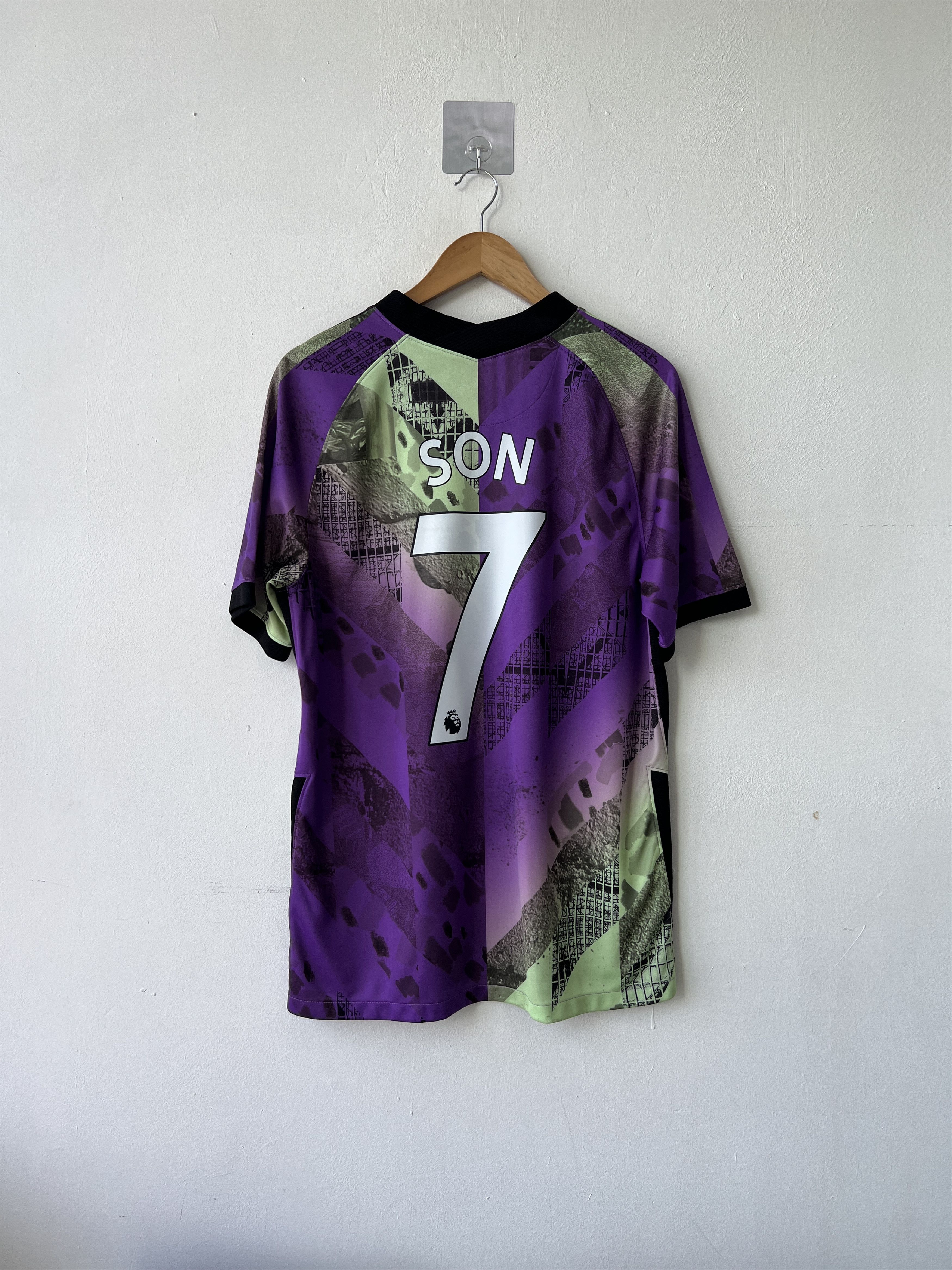 Nike (L) Tottenham Spurs 2021-22 Third Kit Son #7 Size US L / EU 52-54 / 3 - 1 Thumbnail