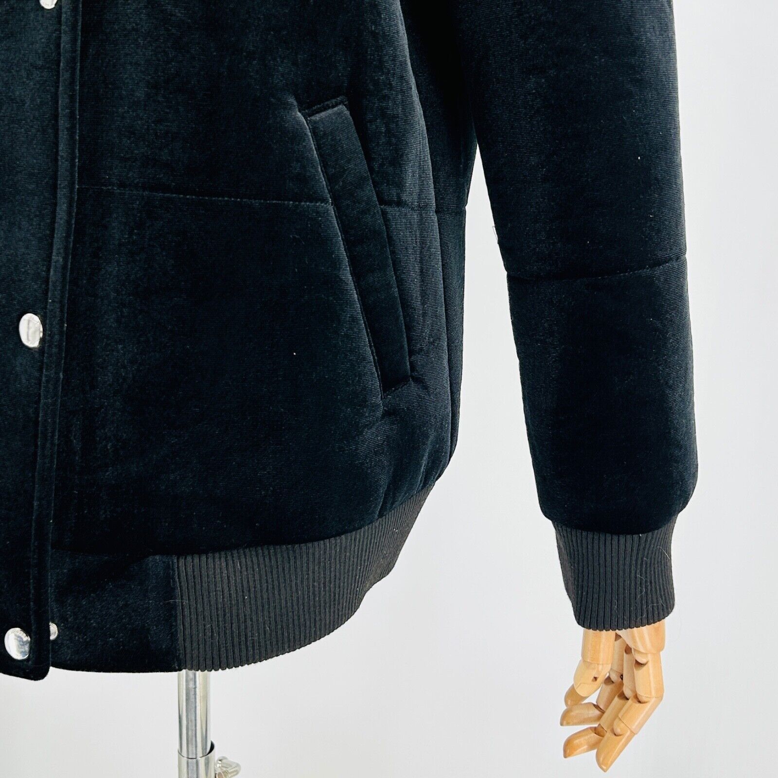 Members Only NWT Members Only Black Velvet Bomber Jacket Size M / US 6-8 / IT 42-44 - 4 Thumbnail