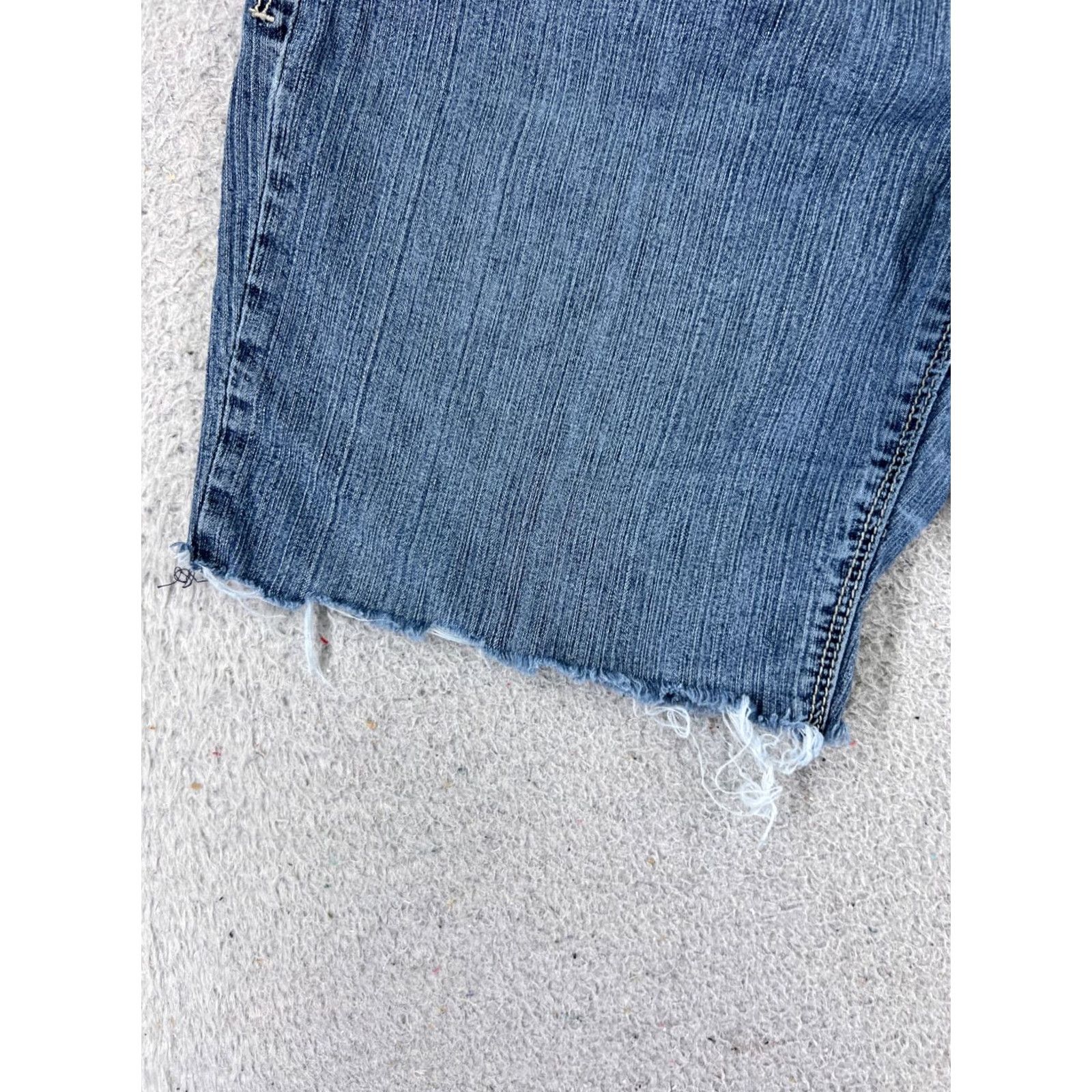 Vintage Rewind Shorts Womens Blue Denim 33x8 Medium Wash Ramie Blend 13 Inch 5-Pocket Size 34" / US 12 / IT 48 - 3 Thumbnail