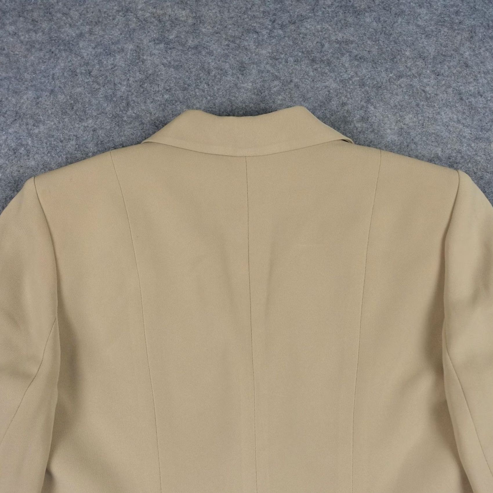Vintage Tahari Blazer Womens 6 Tan Two Button Career Office Jacket ASL Solid Twill Polyester Lined Regular Size 6 Wardrobe Basic Jacket Womens Mens? Size M / US 6-8 / IT 42-44 - 7 Thumbnail
