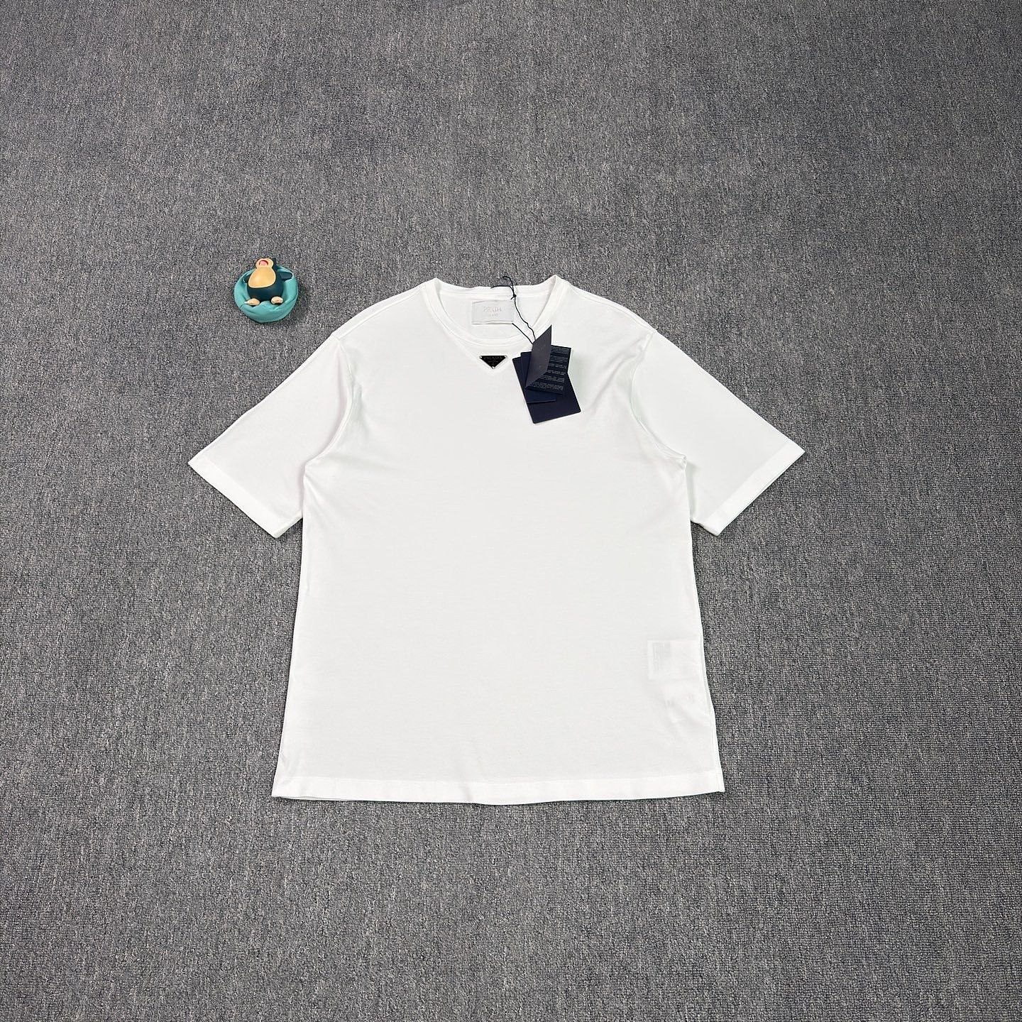 Prada Prada Triangle Logo T-Shirt Size L Size US L / EU 52-54 / 3 - 1 Thumbnail
