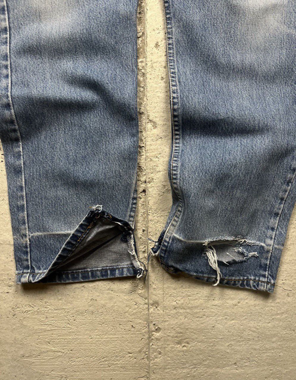 Levi's Vintage Clothing Levis Vintage Destroyed Blue Jeans Size US 32 / EU 48 - 4 Thumbnail