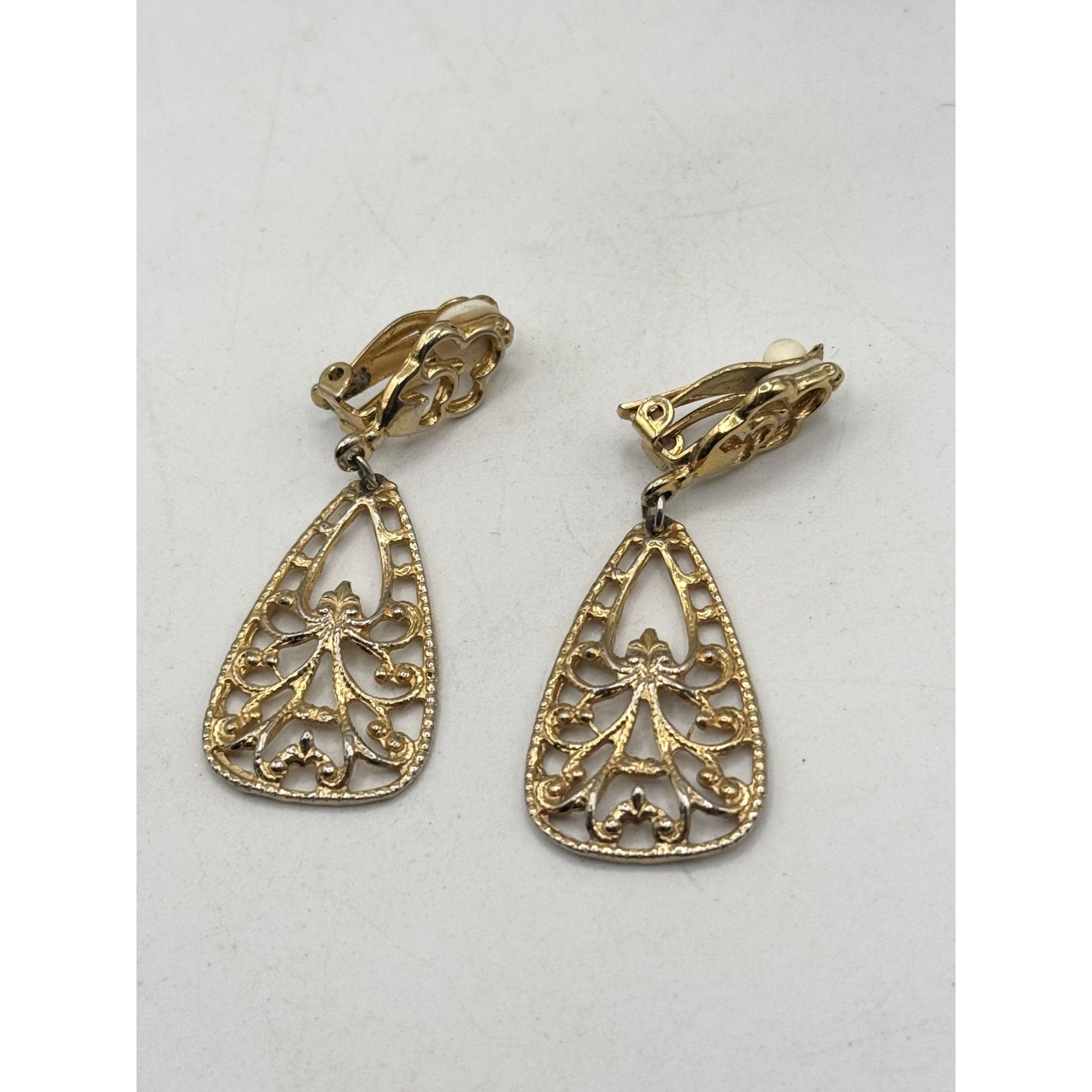 Vintage Vintage Gold Tone Filigree Lightweight Dangle Clip On Earrin Size ONE SIZE - 5 Thumbnail