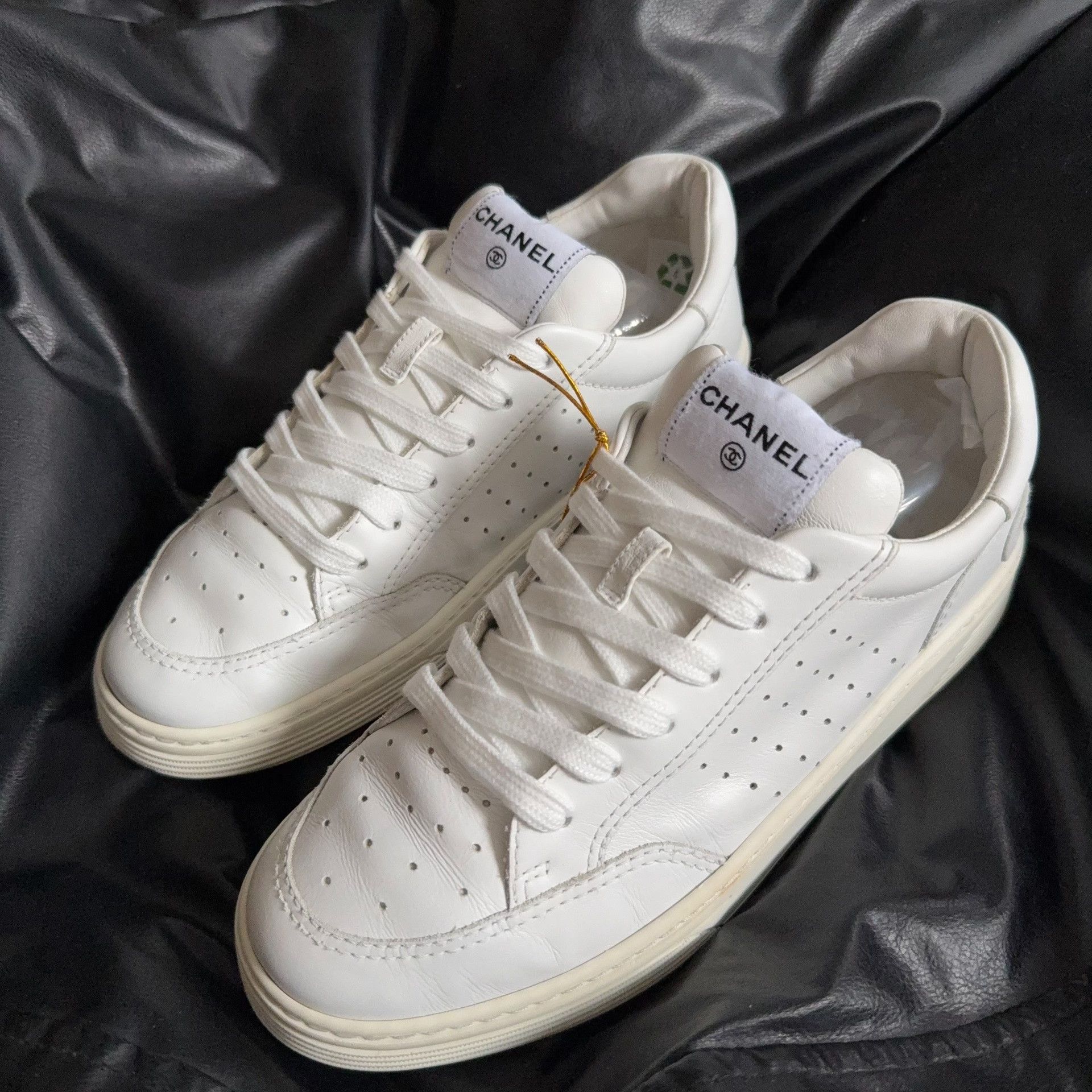 Chanel Chanel White Lowtop Sneakers 41 Men Size US 8.5 / EU 41-42 - 1 Thumbnail