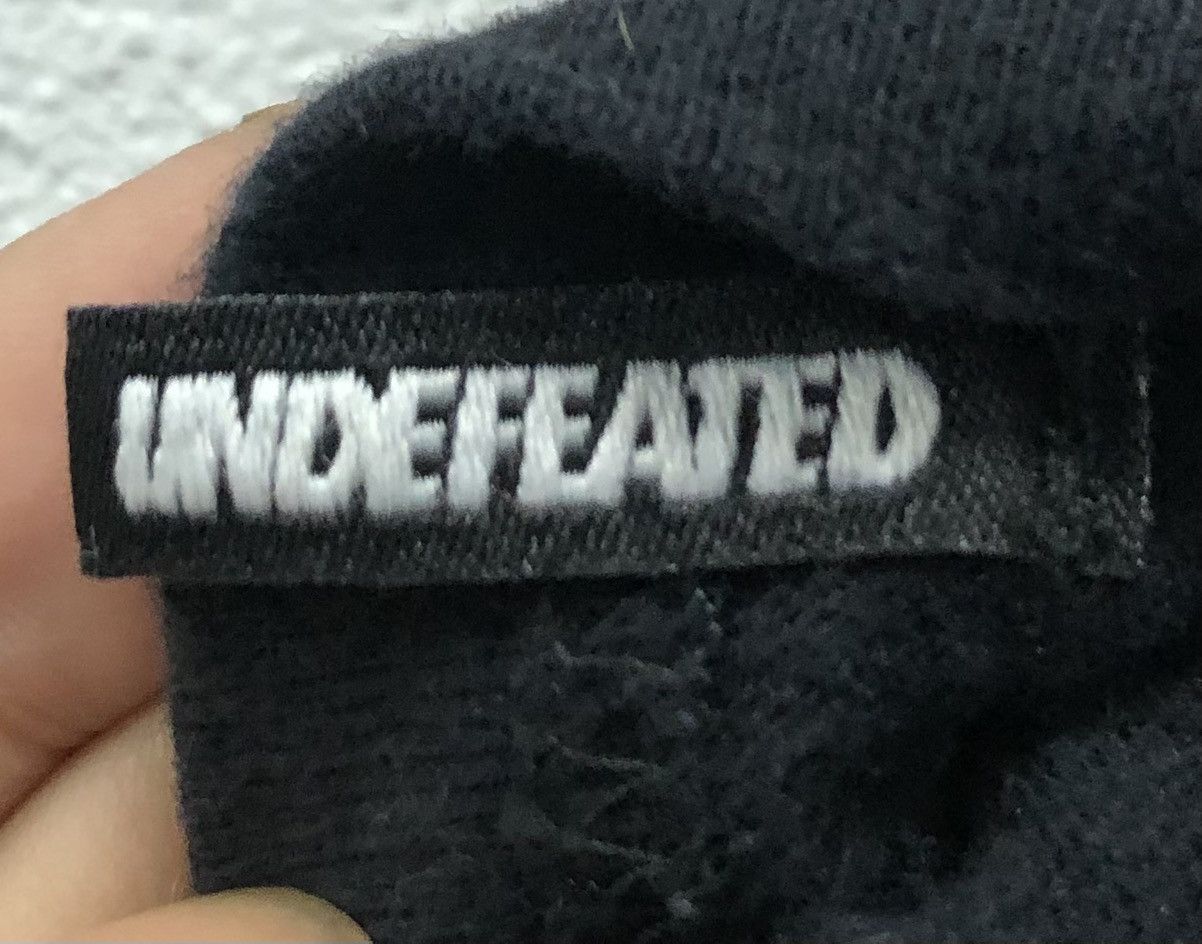 Undefeated Vintage Undefeated THRILLA T-Shirt Size US L / EU 52-54 / 3 - 8 Thumbnail