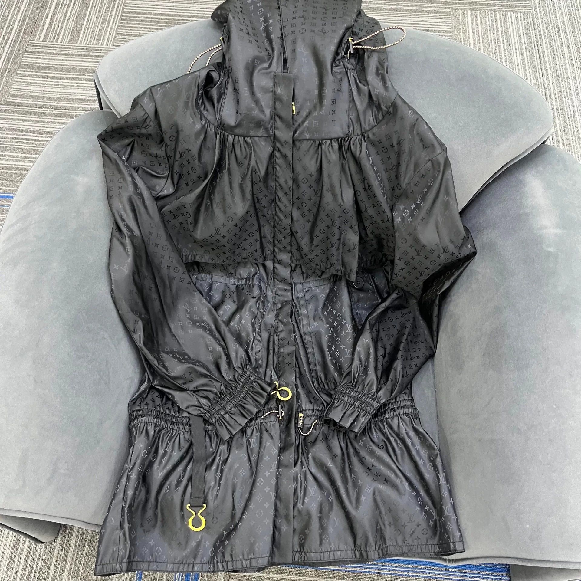 Louis Vuitton Product Name: LV Trench Coat, Size 38 Brand Size XS / US 0-2 / IT 36-38 - 1 Thumbnail