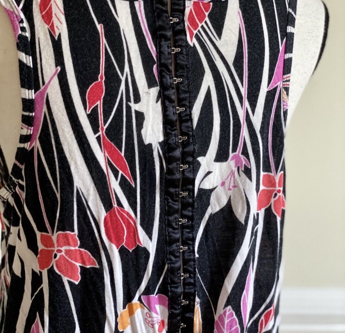 Urban Outfitters URBAN OUTFITTERS FLORAL TANK TOP W/ HOOK & EYE CLOSURE BACK Size M / US 6-8 / IT 42-44 - 7 Thumbnail