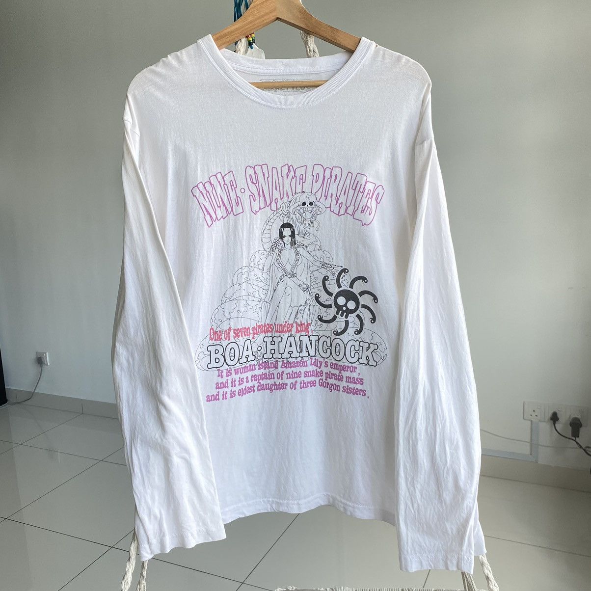 One Piece Vintage Y2K Boa Hancock Nine Snake Pirates One Piece ERD TEE Size US M / EU 48-50 / 2 - 1 Thumbnail