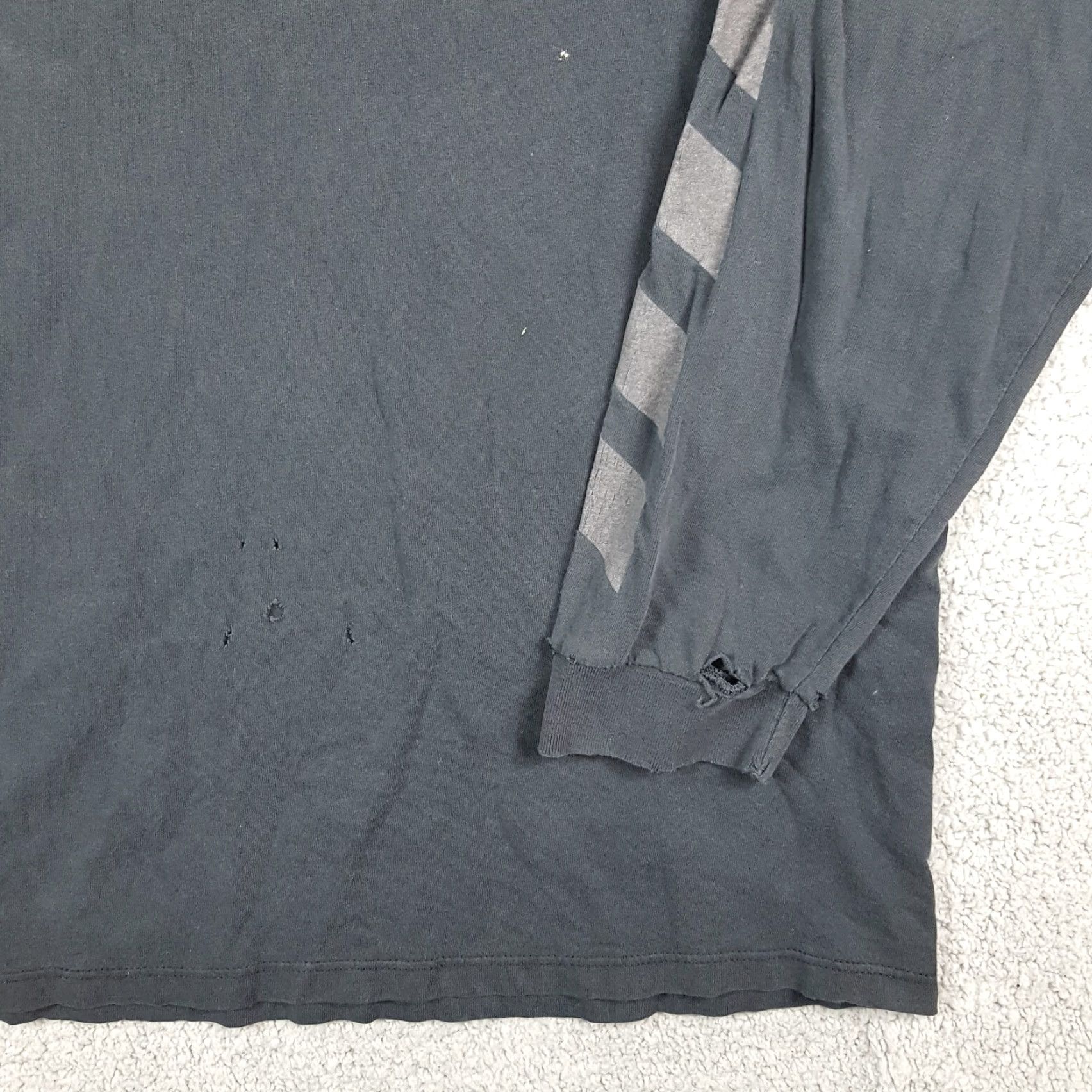Nike VINTAGE Nike Swoosh Distressed T-Shirt Men's Large Black Y2K Grunge 90s Athletic Size US L / EU 52-54 / 3 - 3 Thumbnail